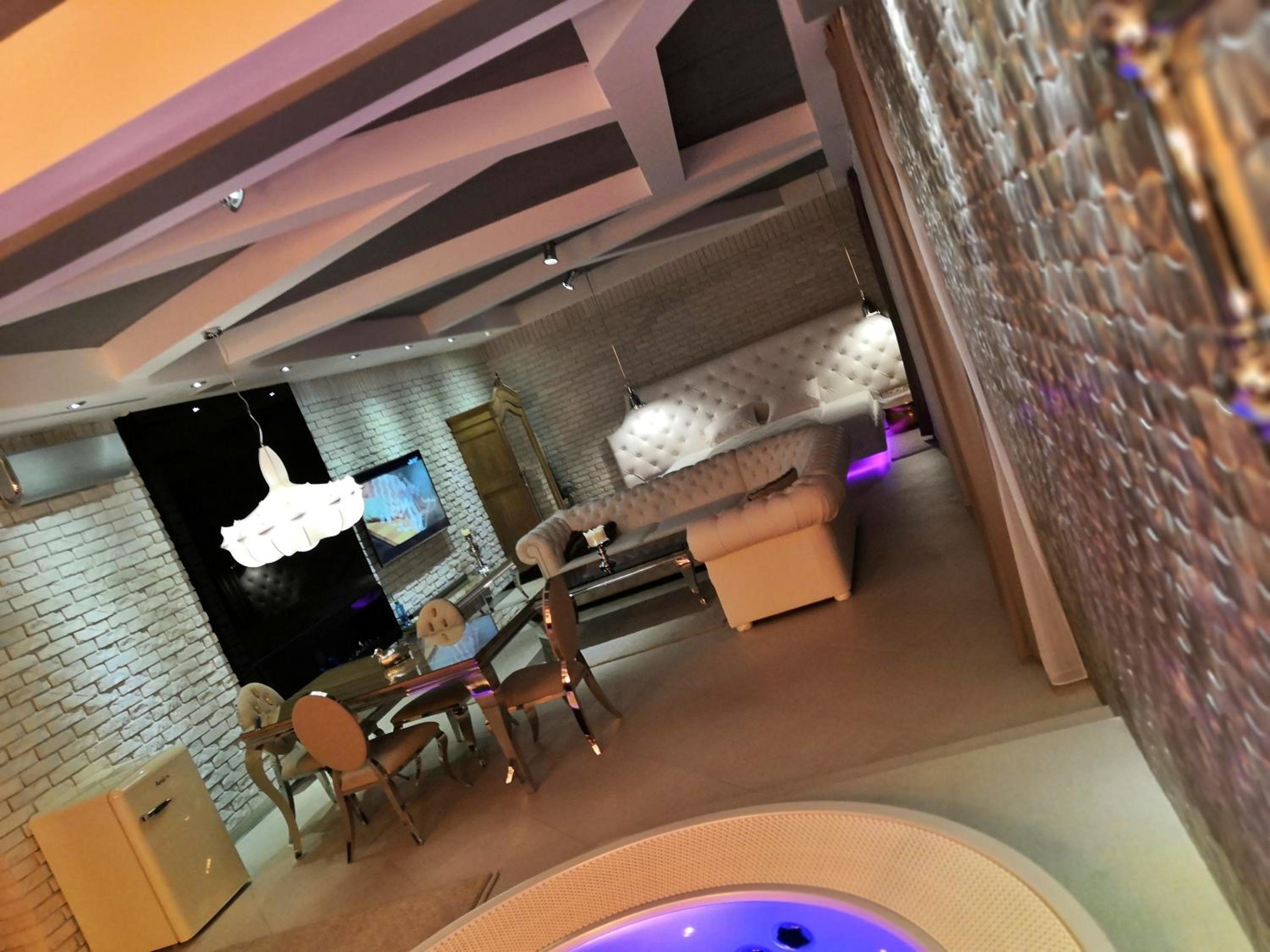 Large Apartment with Jacuzzi - Photo 38