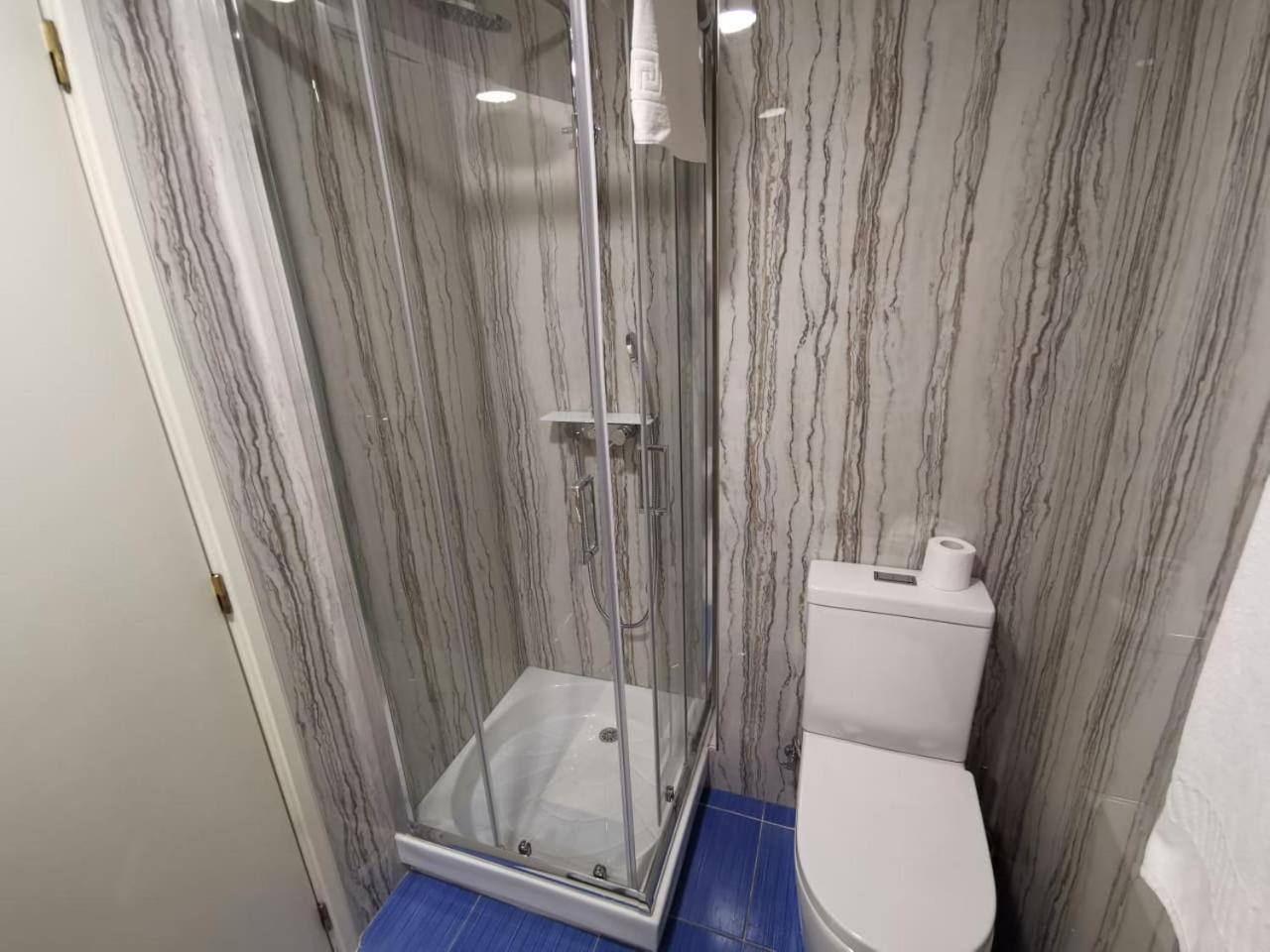 Double or Twin Room - Photo 7