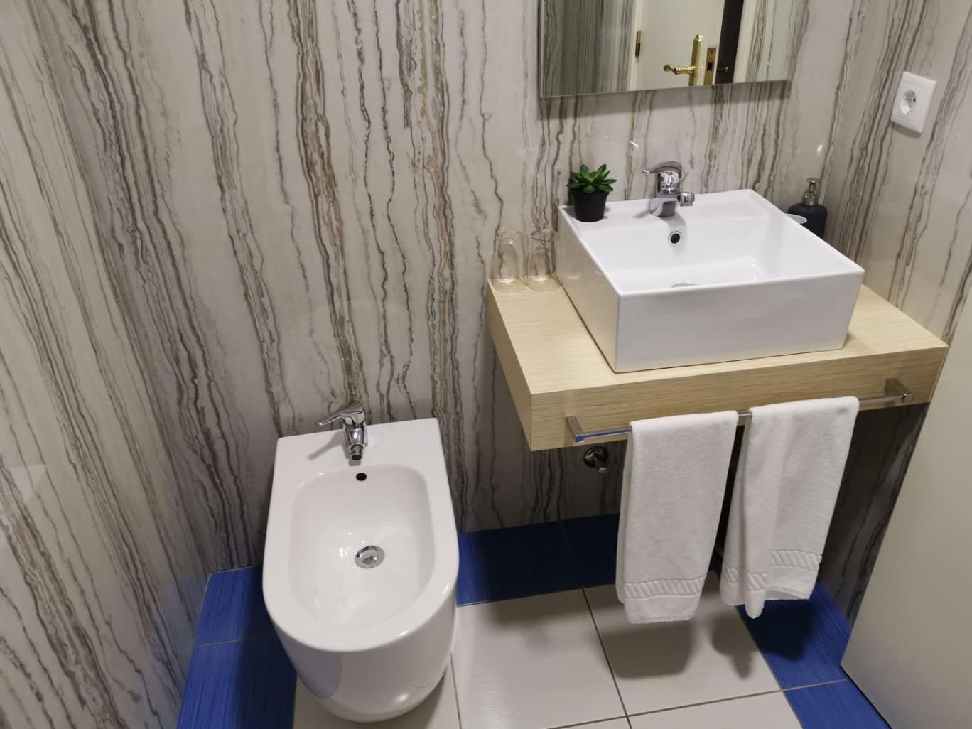 Double or Twin Room - Photo 8