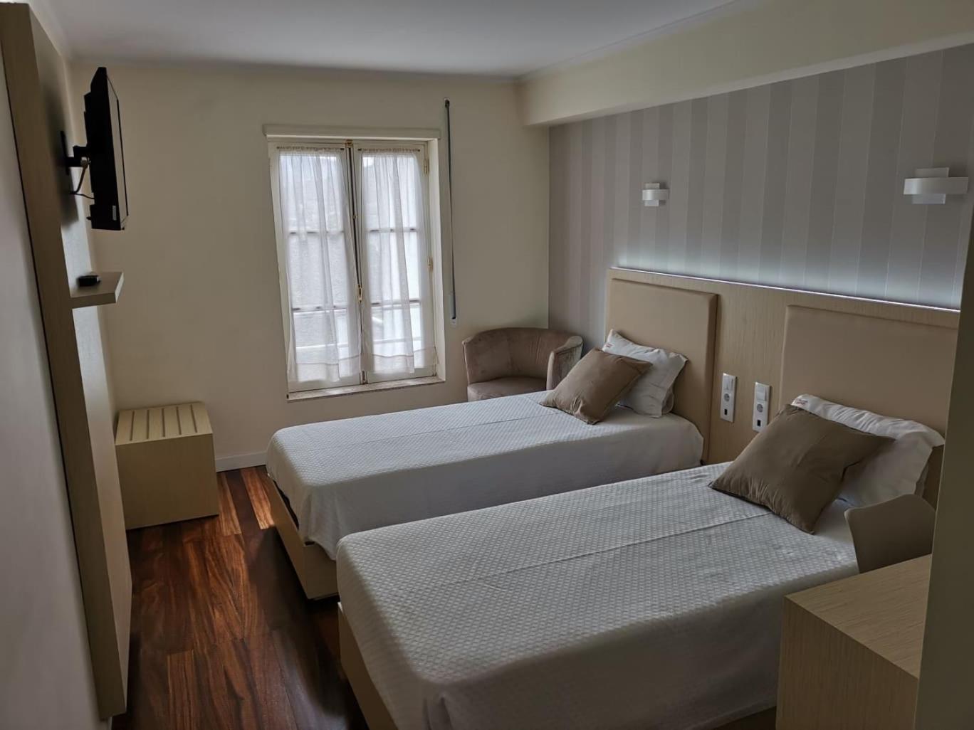 Double or Twin Room - Photo 5