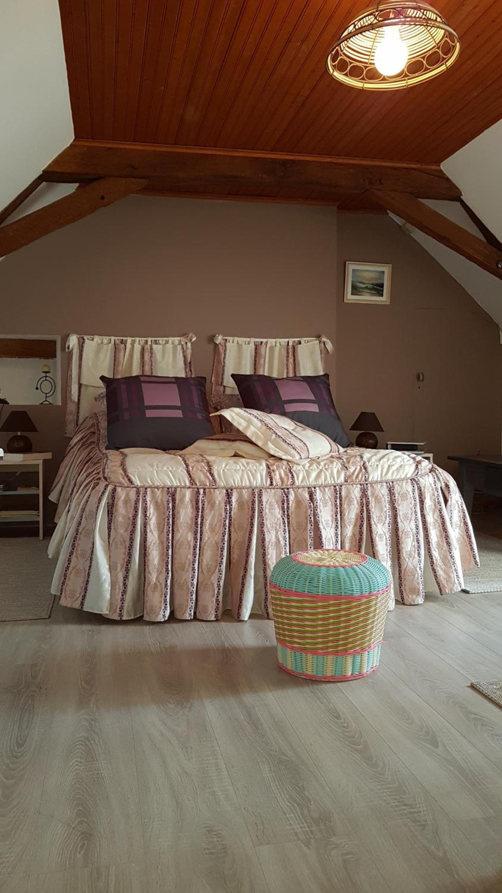 Deluxe Room (2 Adults + 1 Child) - Photo 1