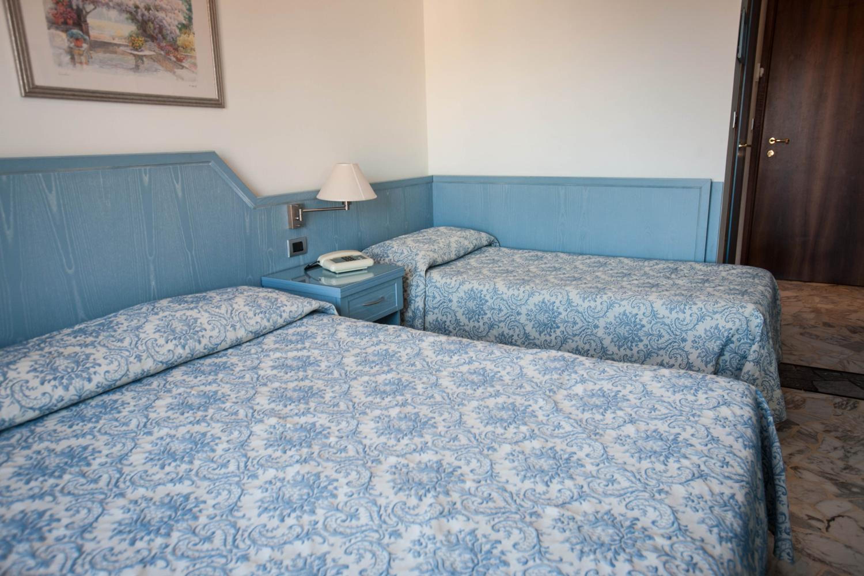 Triple Room - Photo 6