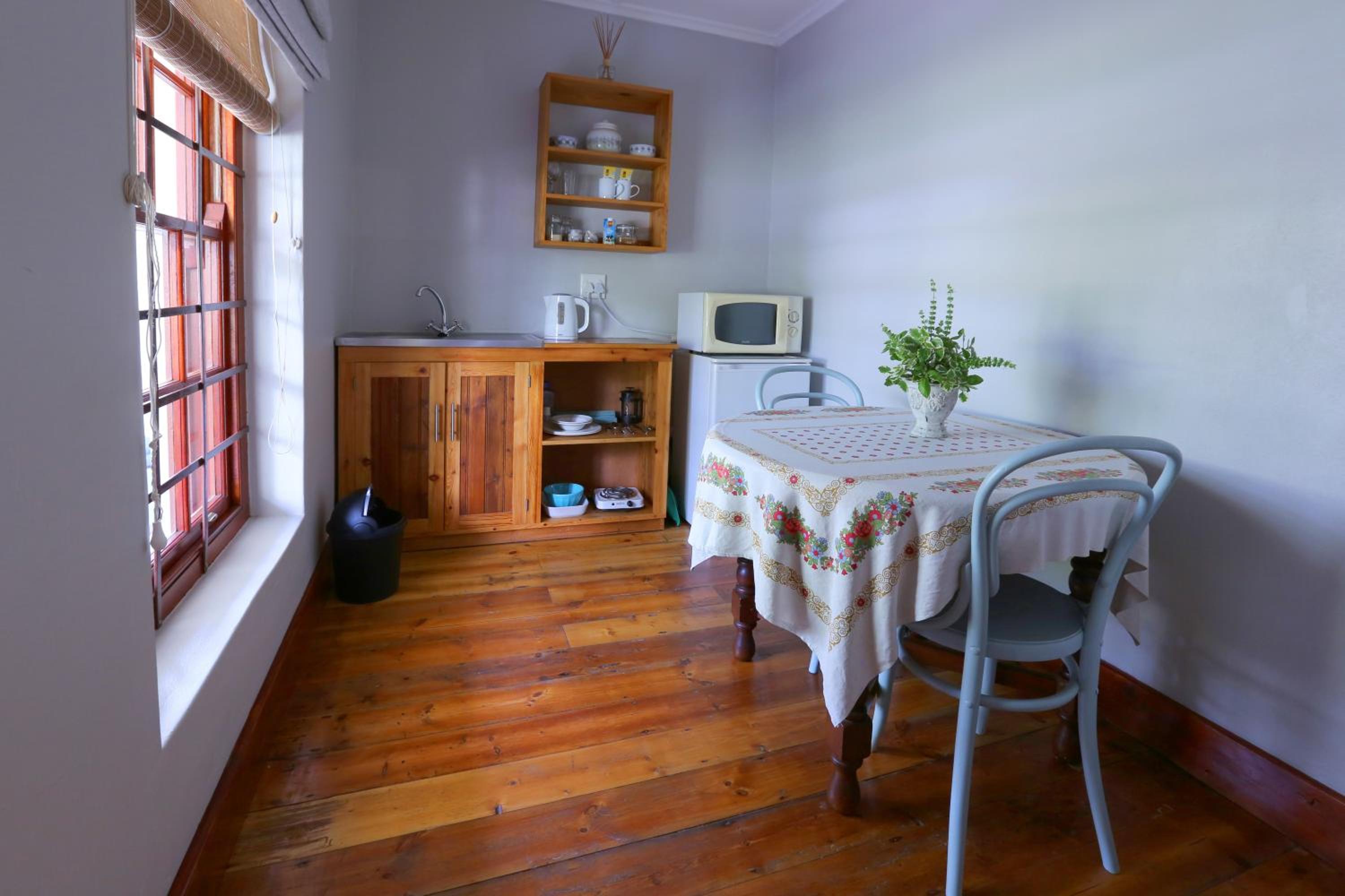 Double Room with Private Bathroom - Photo 4