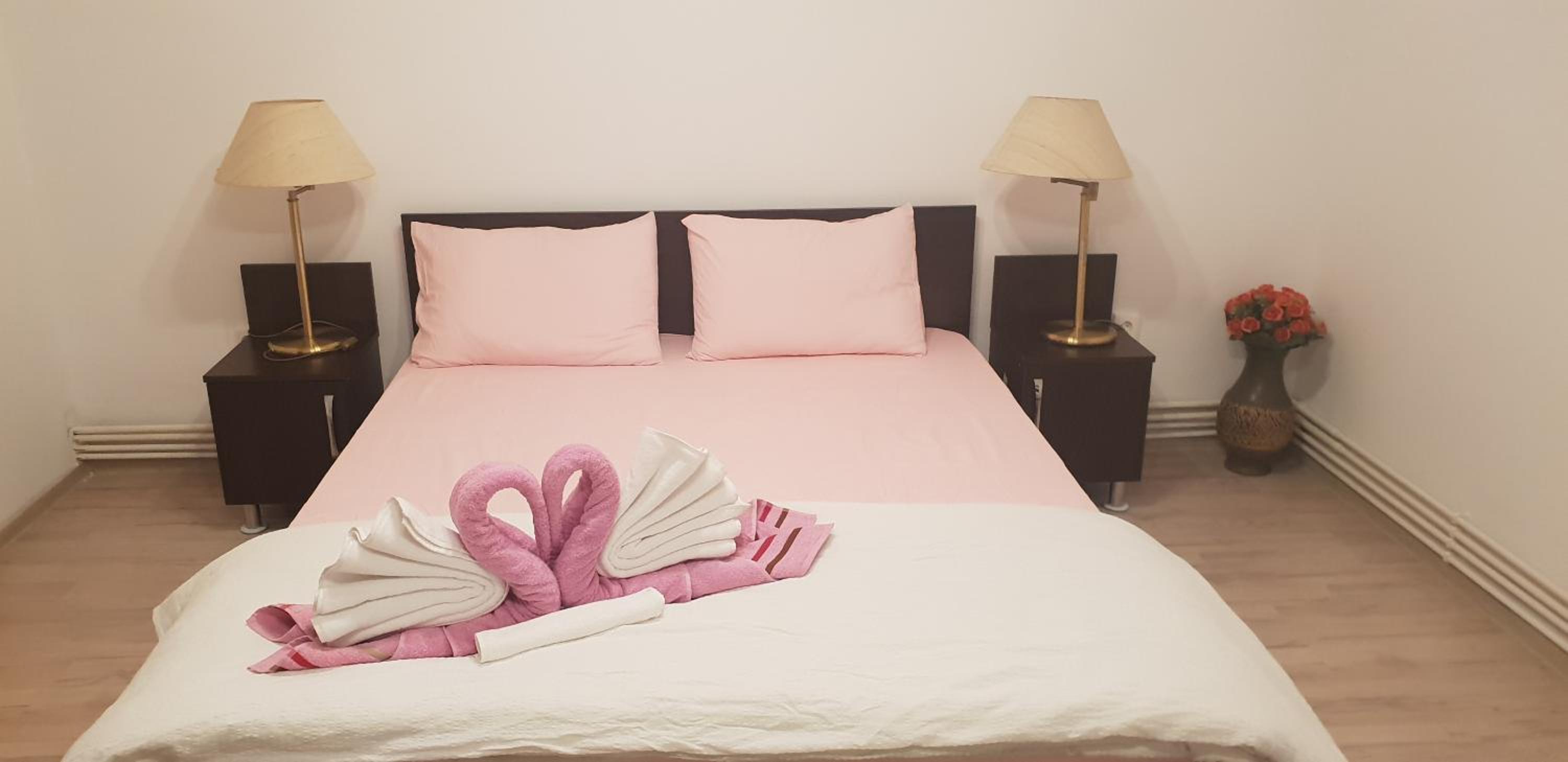 Standard Double Room with Private Bathroom - Photo 9