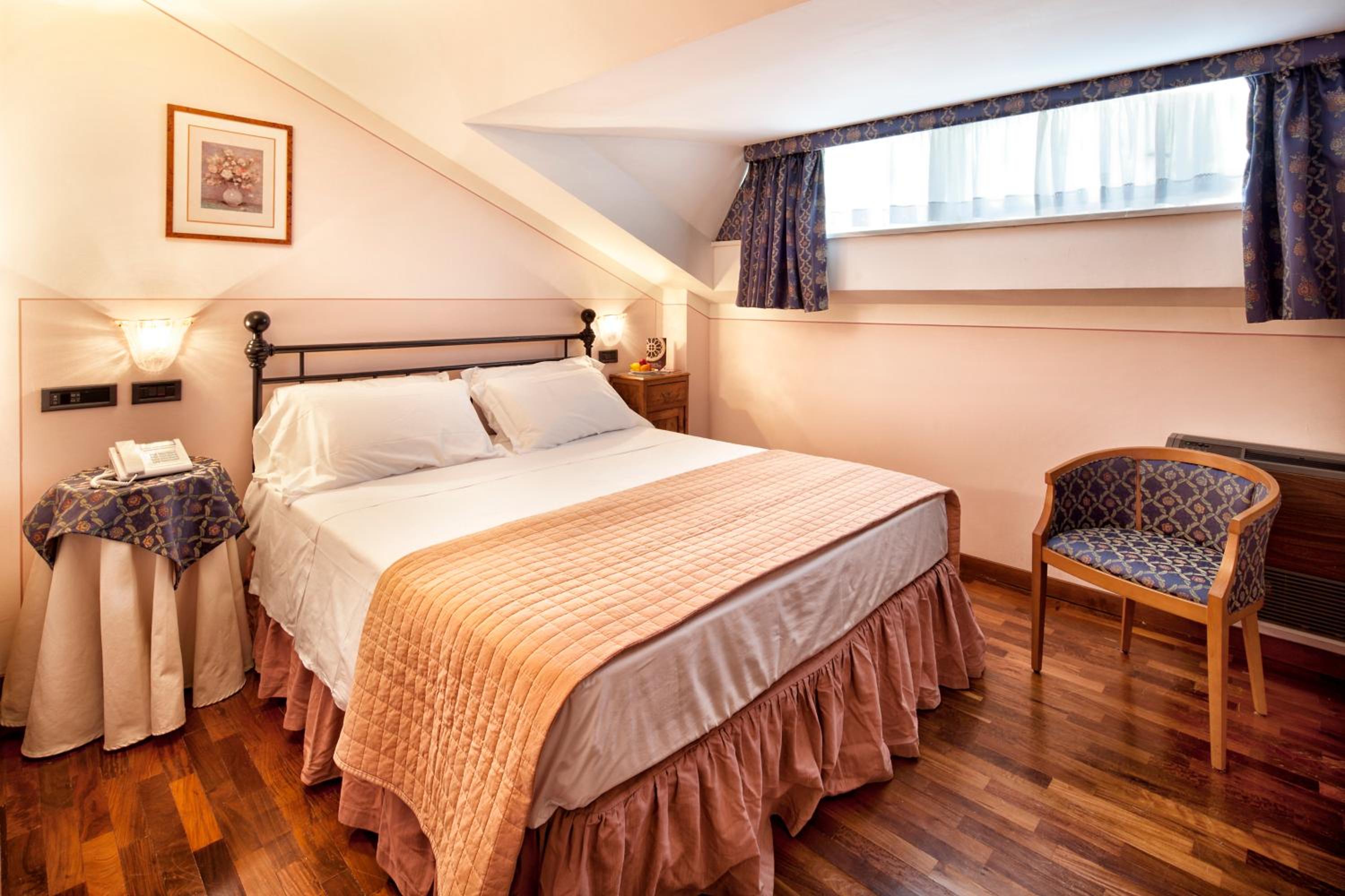 Double or Twin Room photo 2