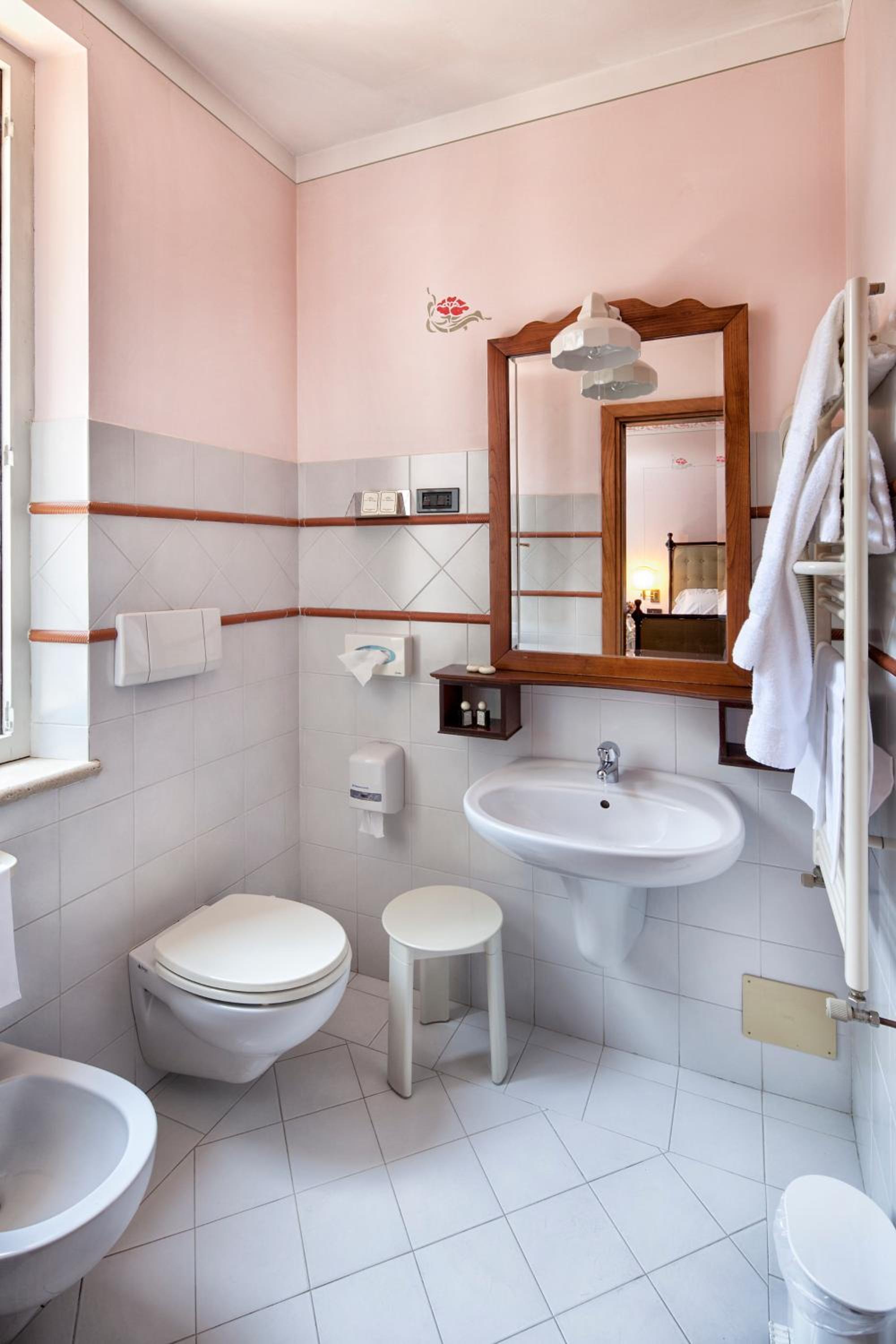 Double or Twin Room photo 3