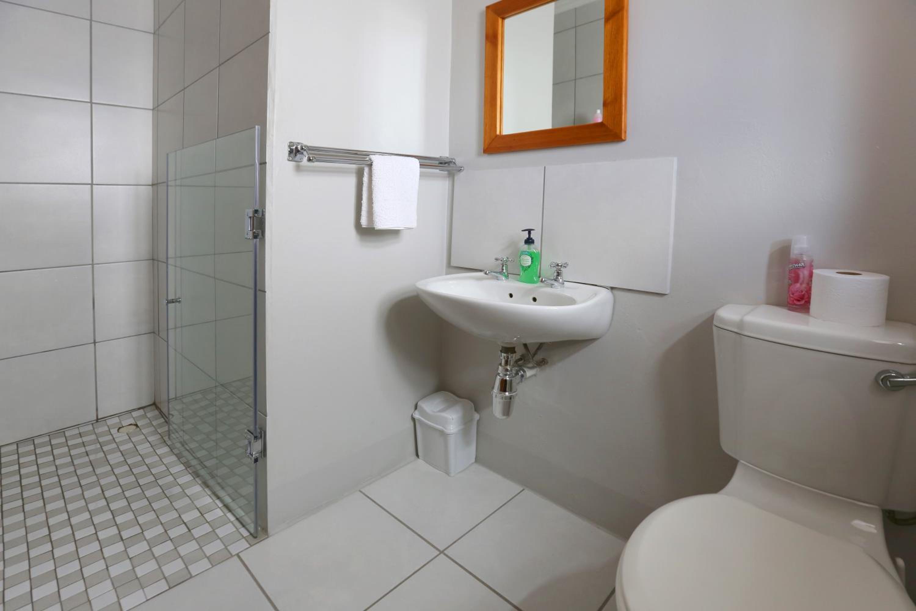 Double Room with Extra Bed - Photo 2
