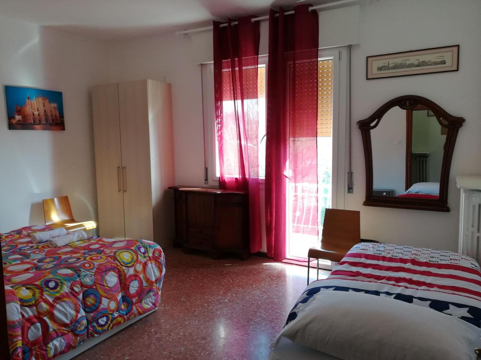 Triple Room With Balcony And Shared Bathroom photo 1