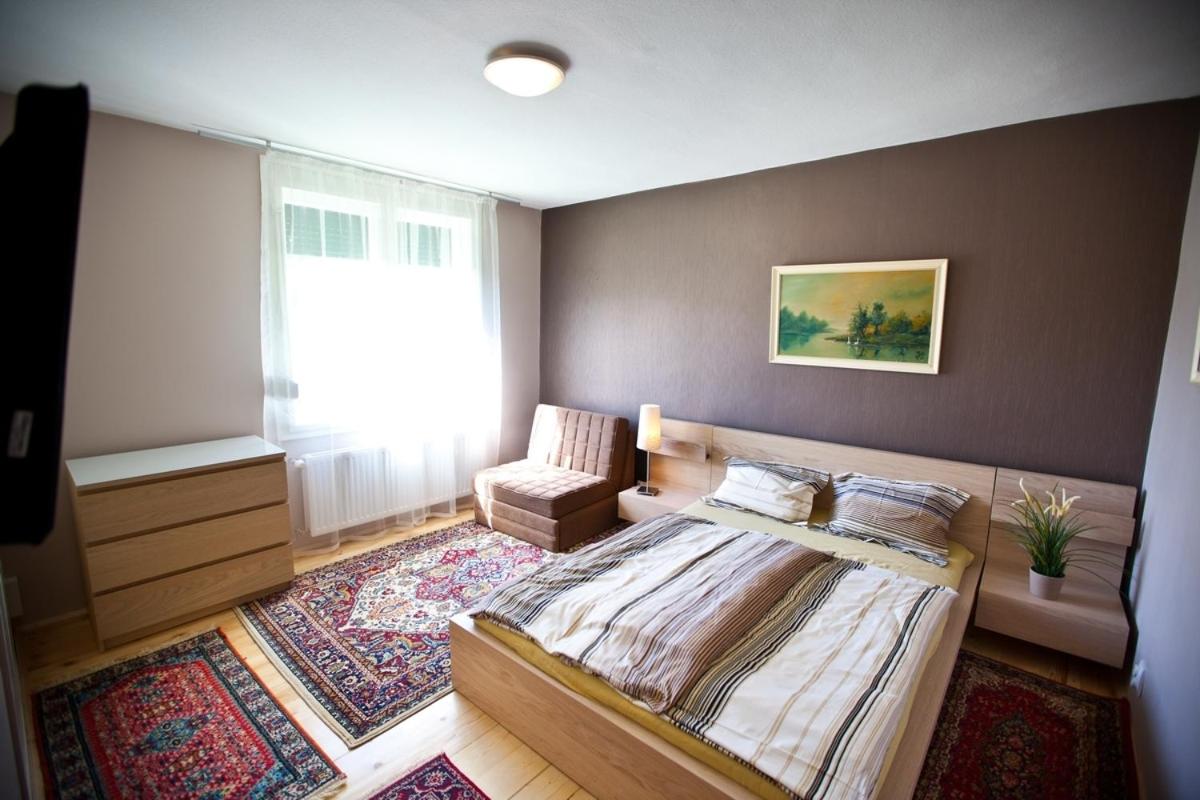 Five-Bedroom House - Photo 41