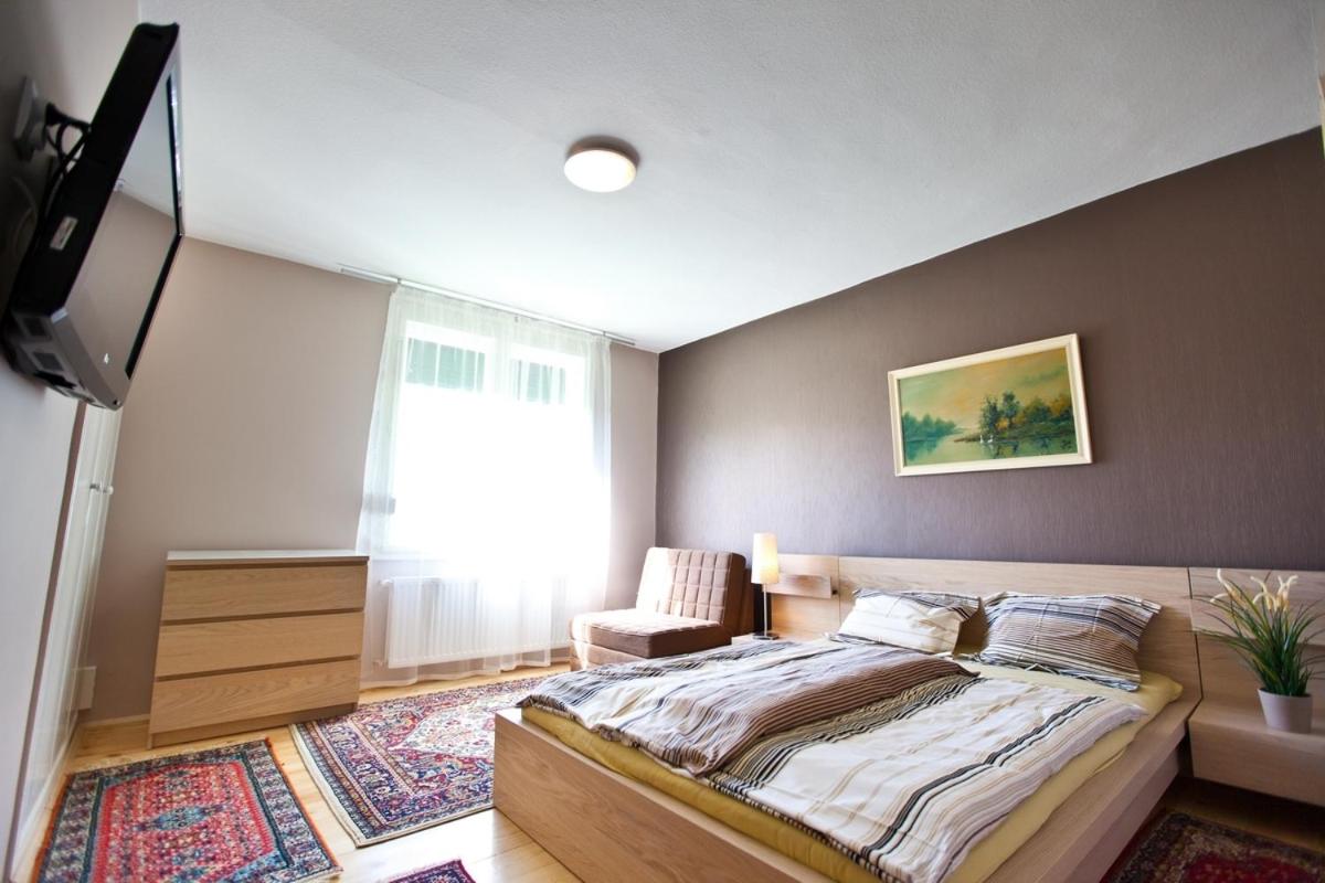Five-Bedroom House - Photo 6