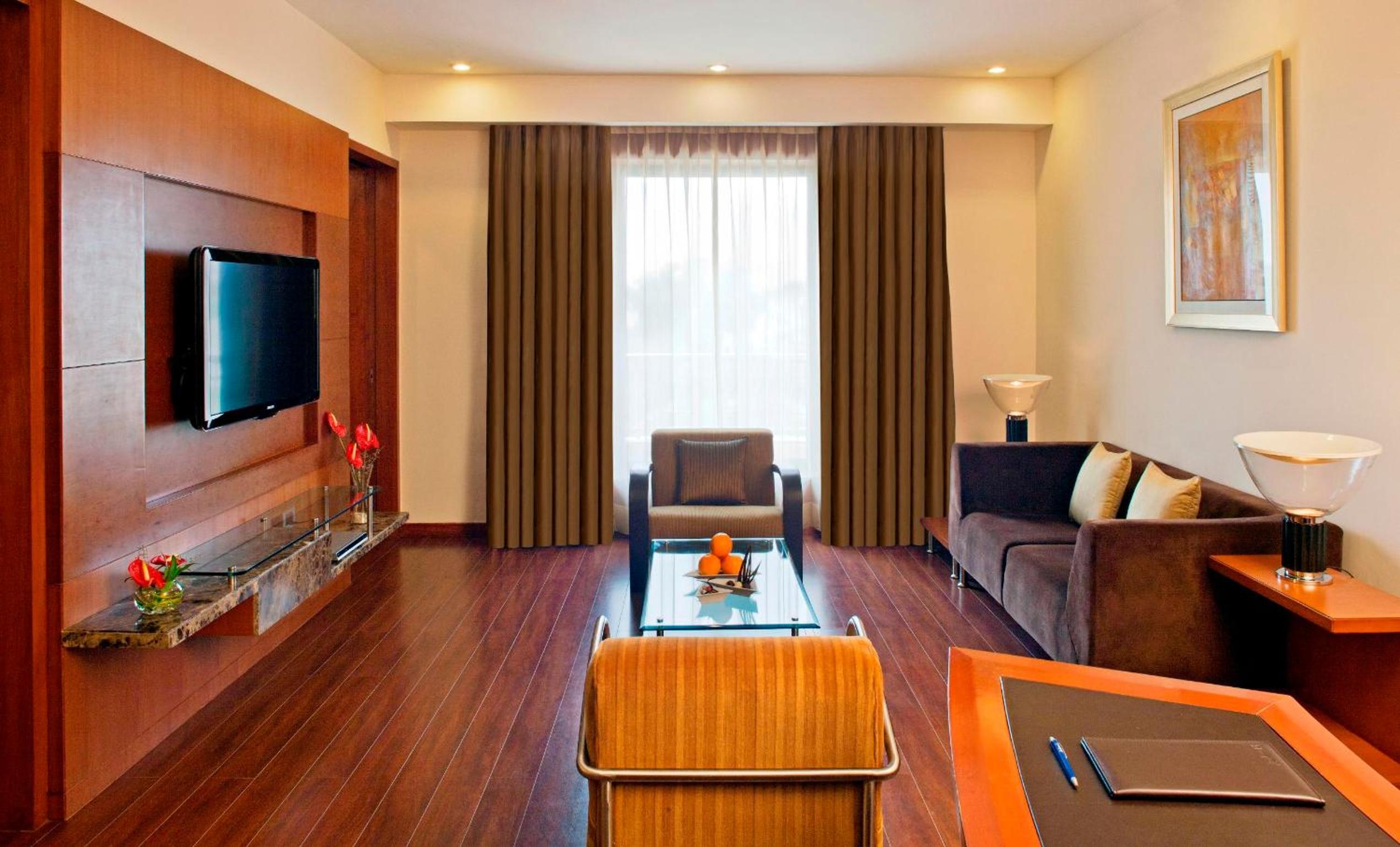 Deluxe Suite with Happy Hours 01:00 PM to 06:00 PM 1+1, Airport Transfers, 20% Discount on Food & Beverage and Free Pick up and drop to Worldmark Aerocity (subject to car availability)