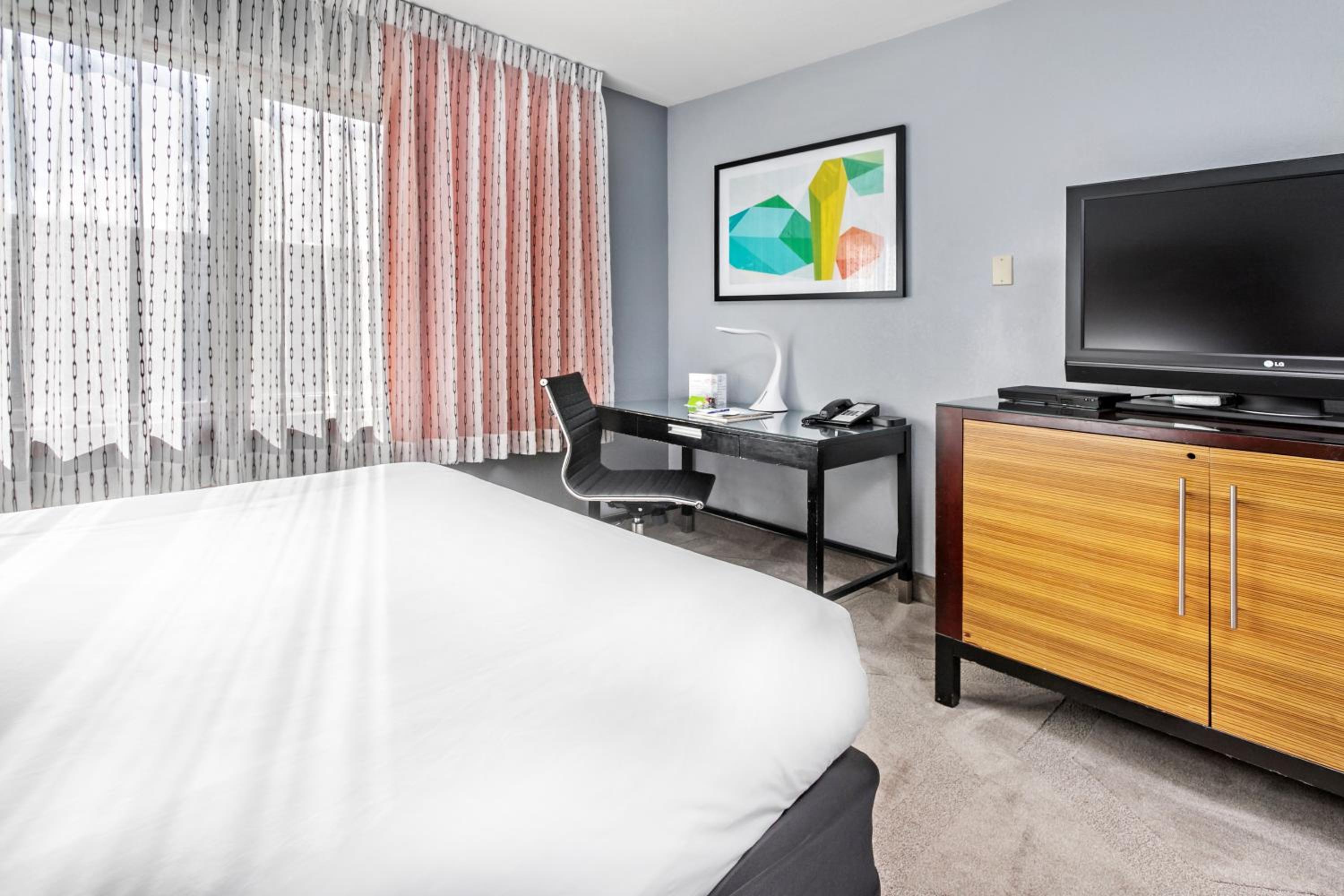 King Room with Kitchenette - Photo 3