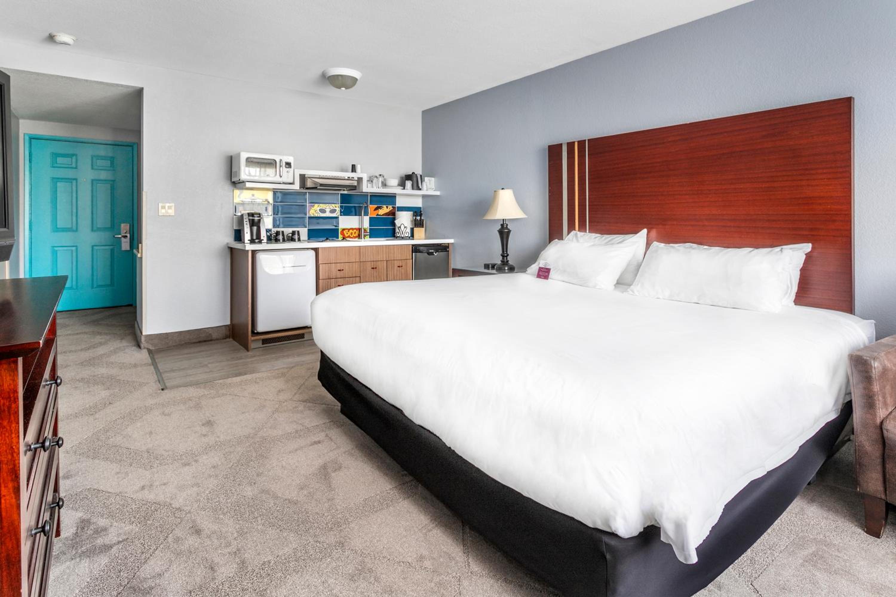 King Room with Kitchenette - Photo 5