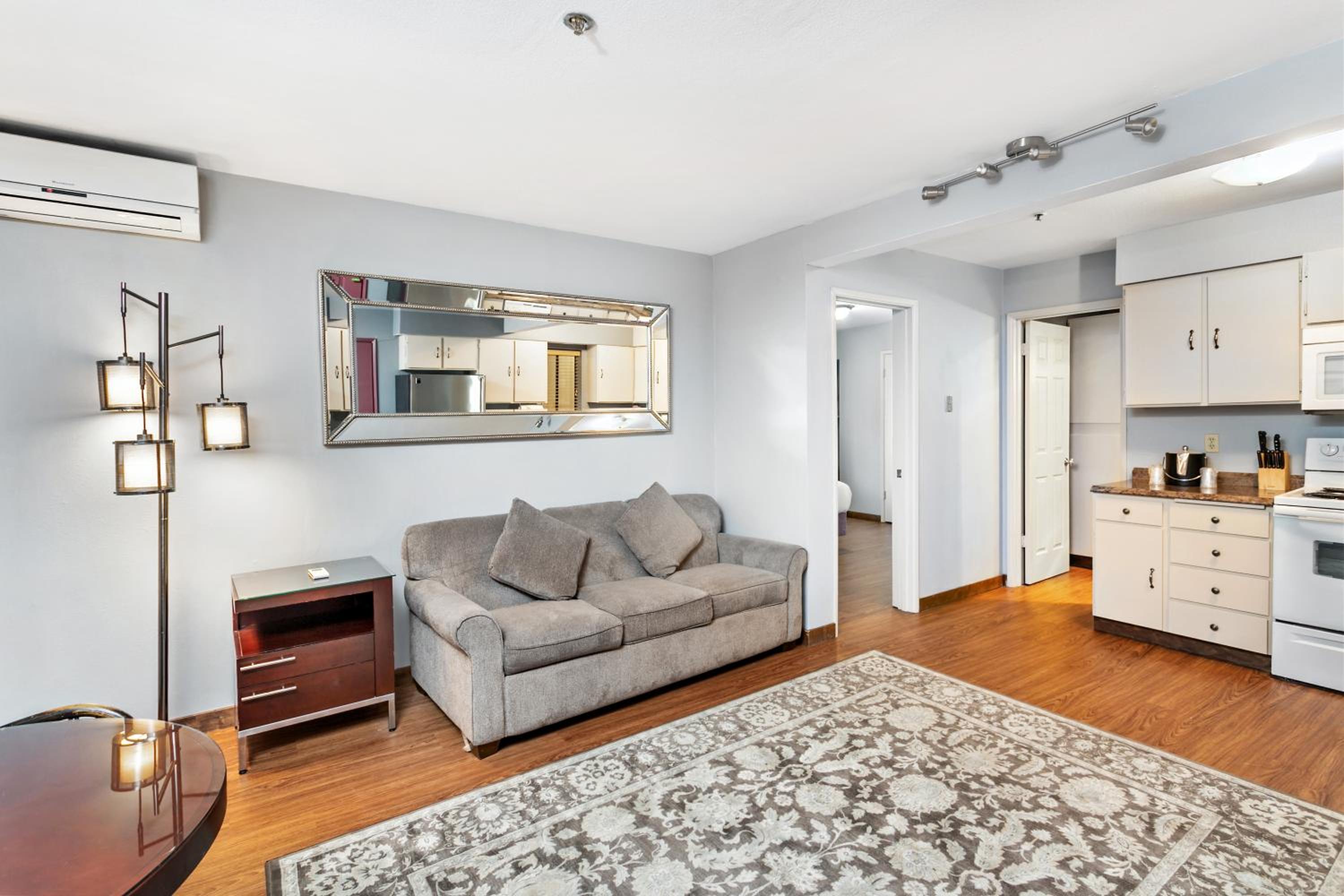 One-Bedroom Suite with Kitchen - Photo 6