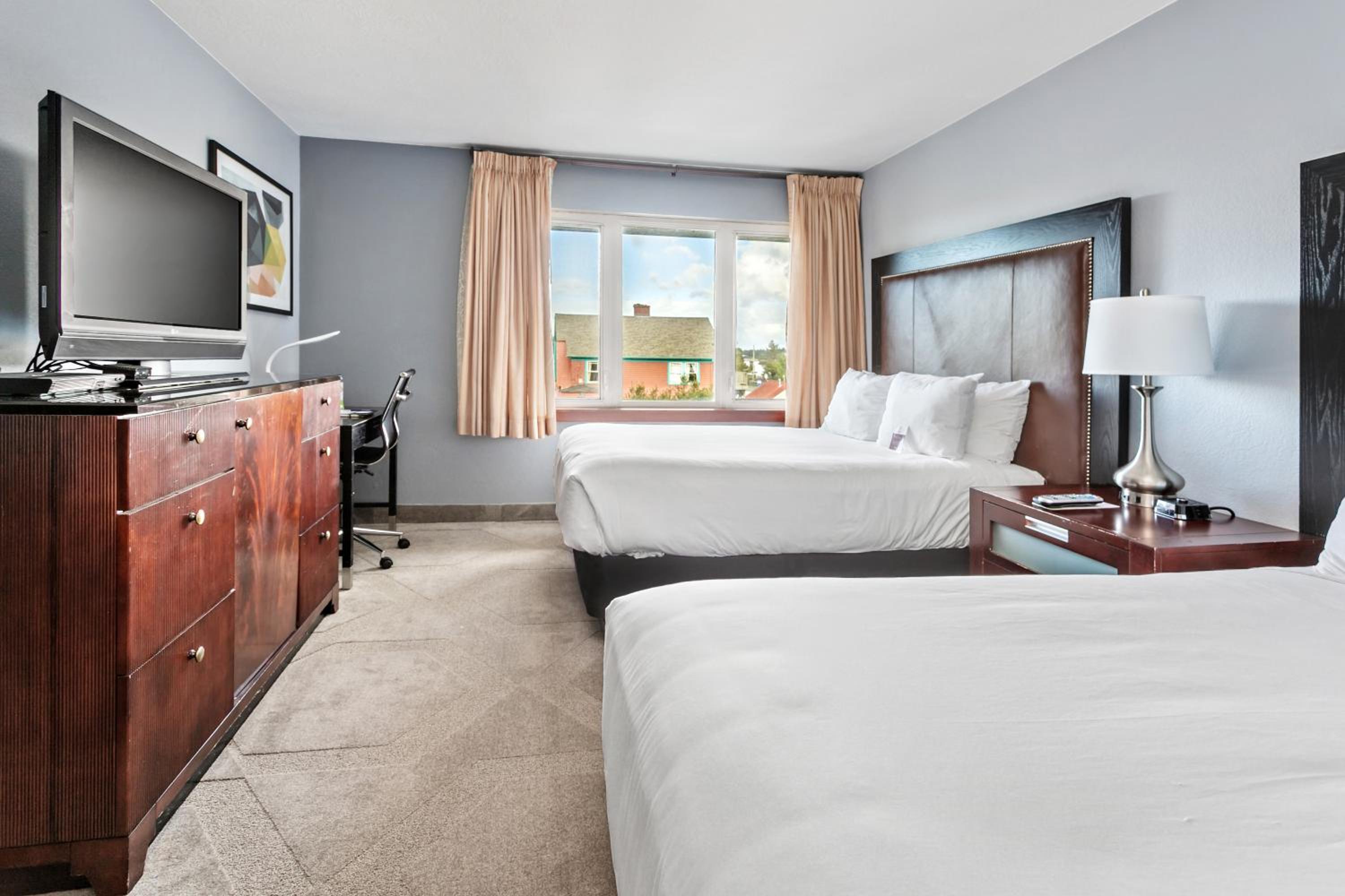 Queen Room with Two Queen Beds - Photo 6