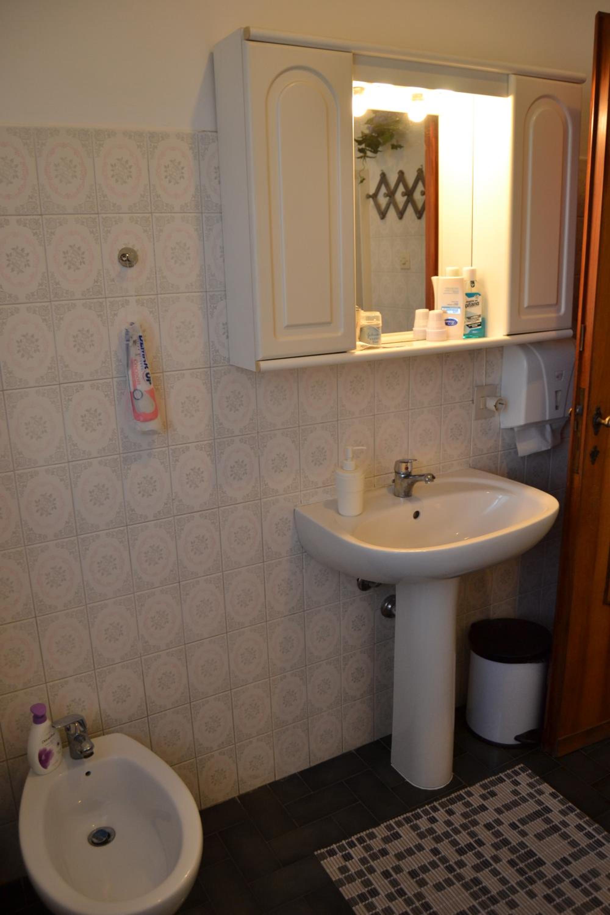 Double Room With Private External Bathroom photo 2