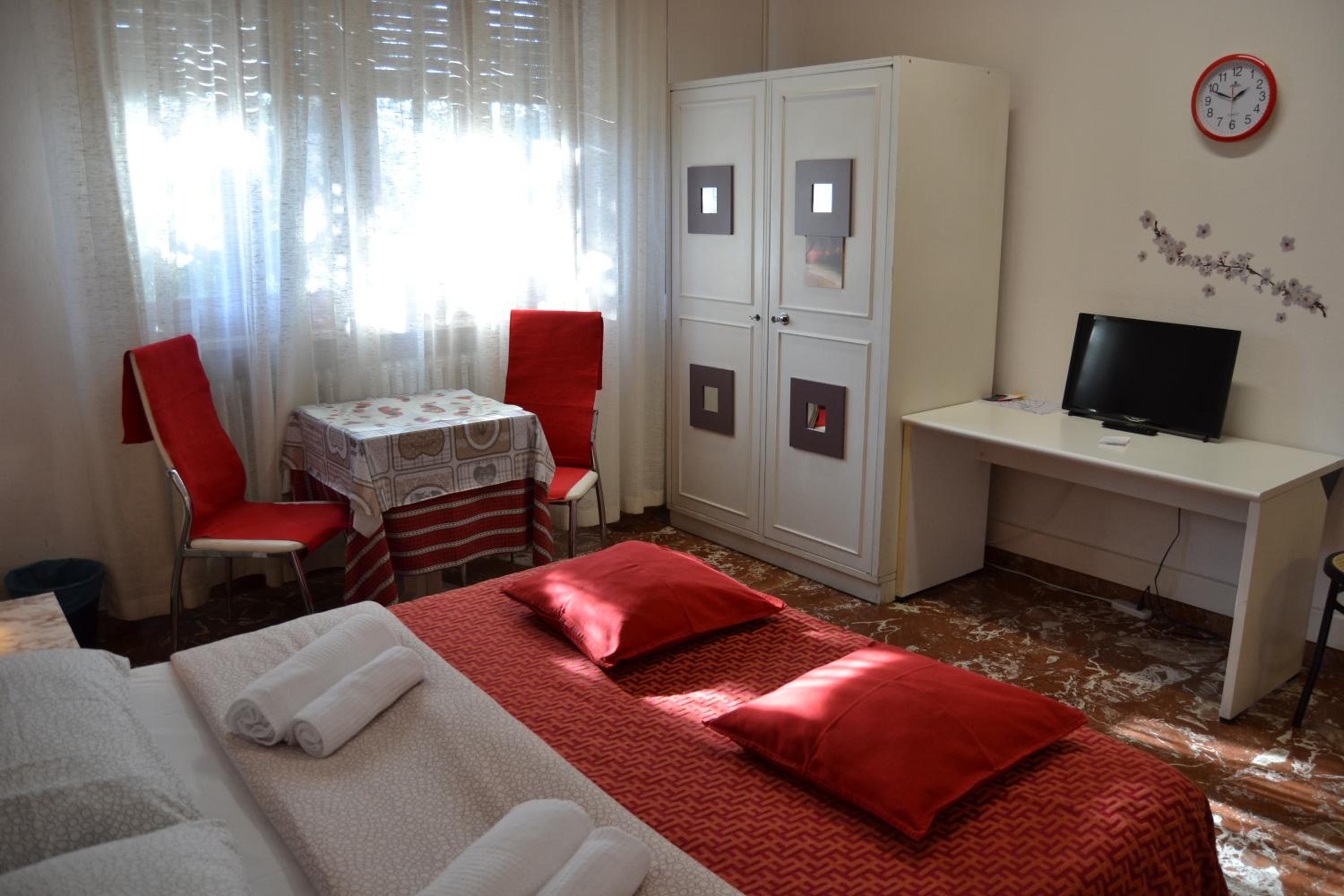 Double Room With Private External Bathroom photo 3