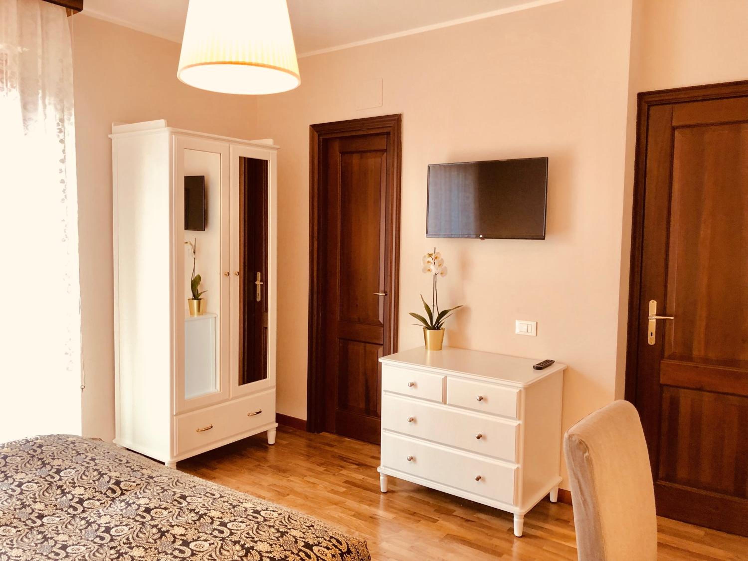 Double Room - Photo 3