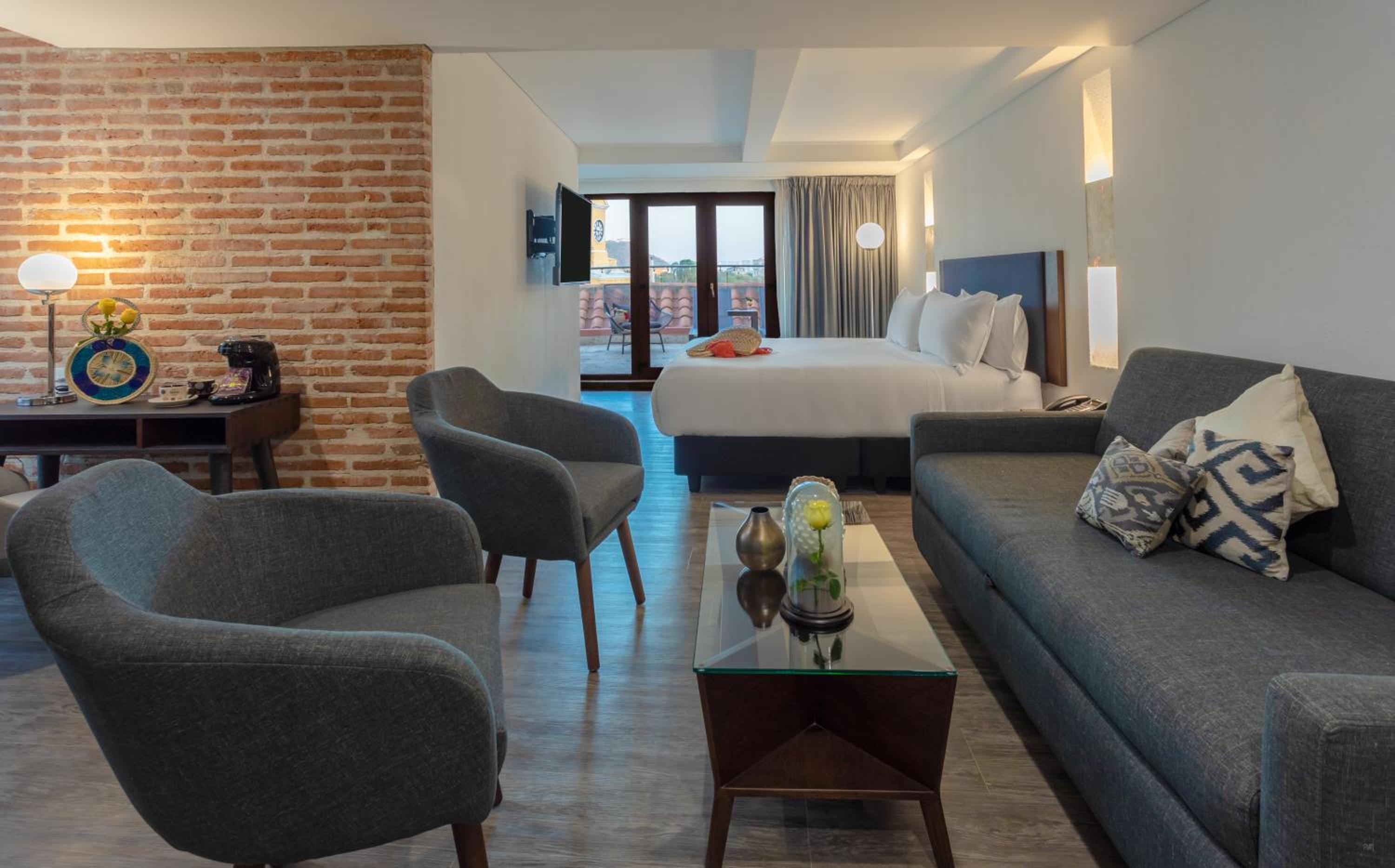 Deluxe Suite - Photo 1