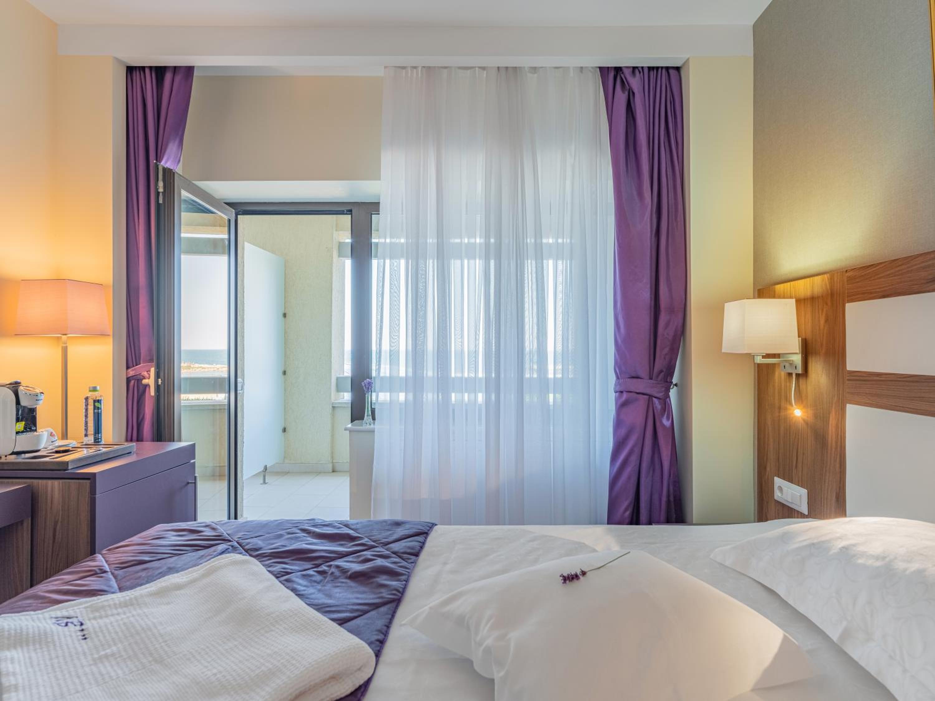 Deluxe Double Room with Balcony and Partial Sea View