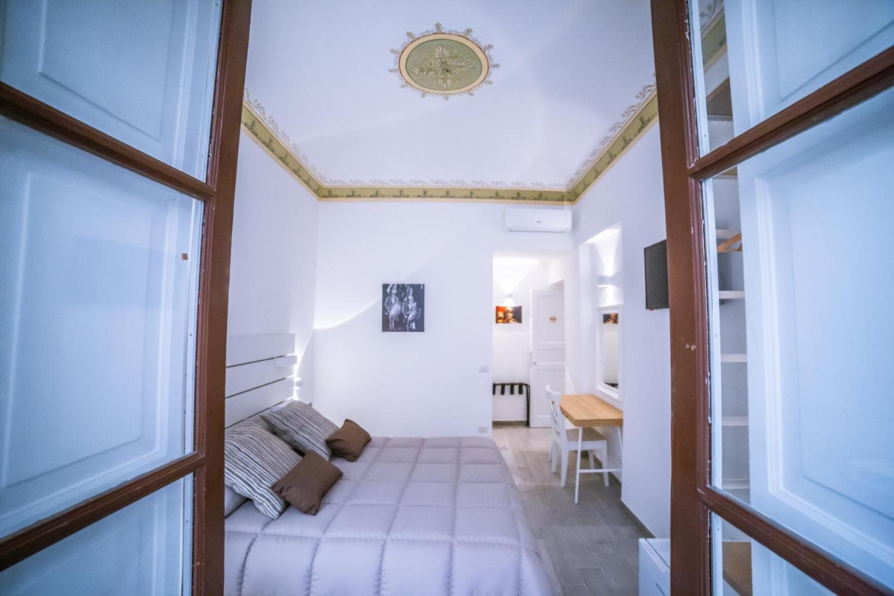 Deluxe Double Room with Balcony - Photo 22