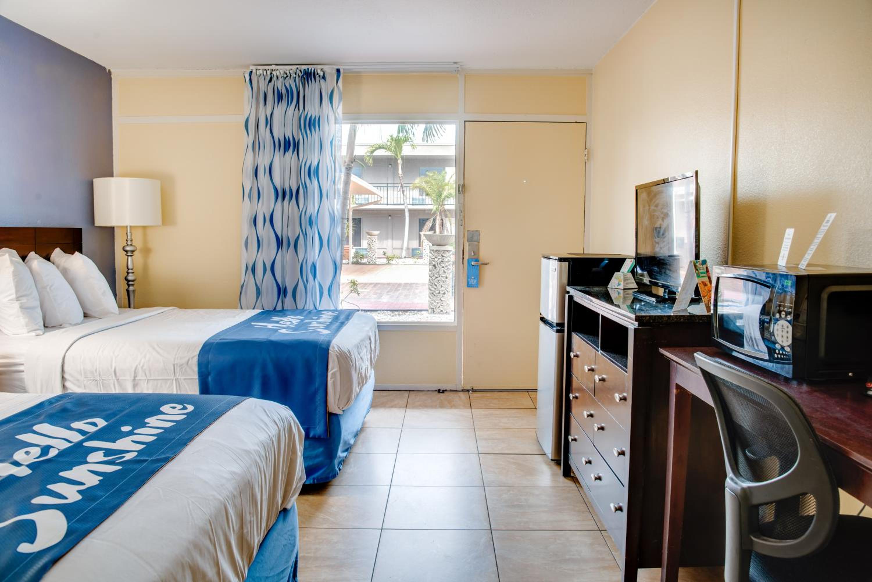 Double Room with Two Double Beds - Non-Smoking - Photo 8