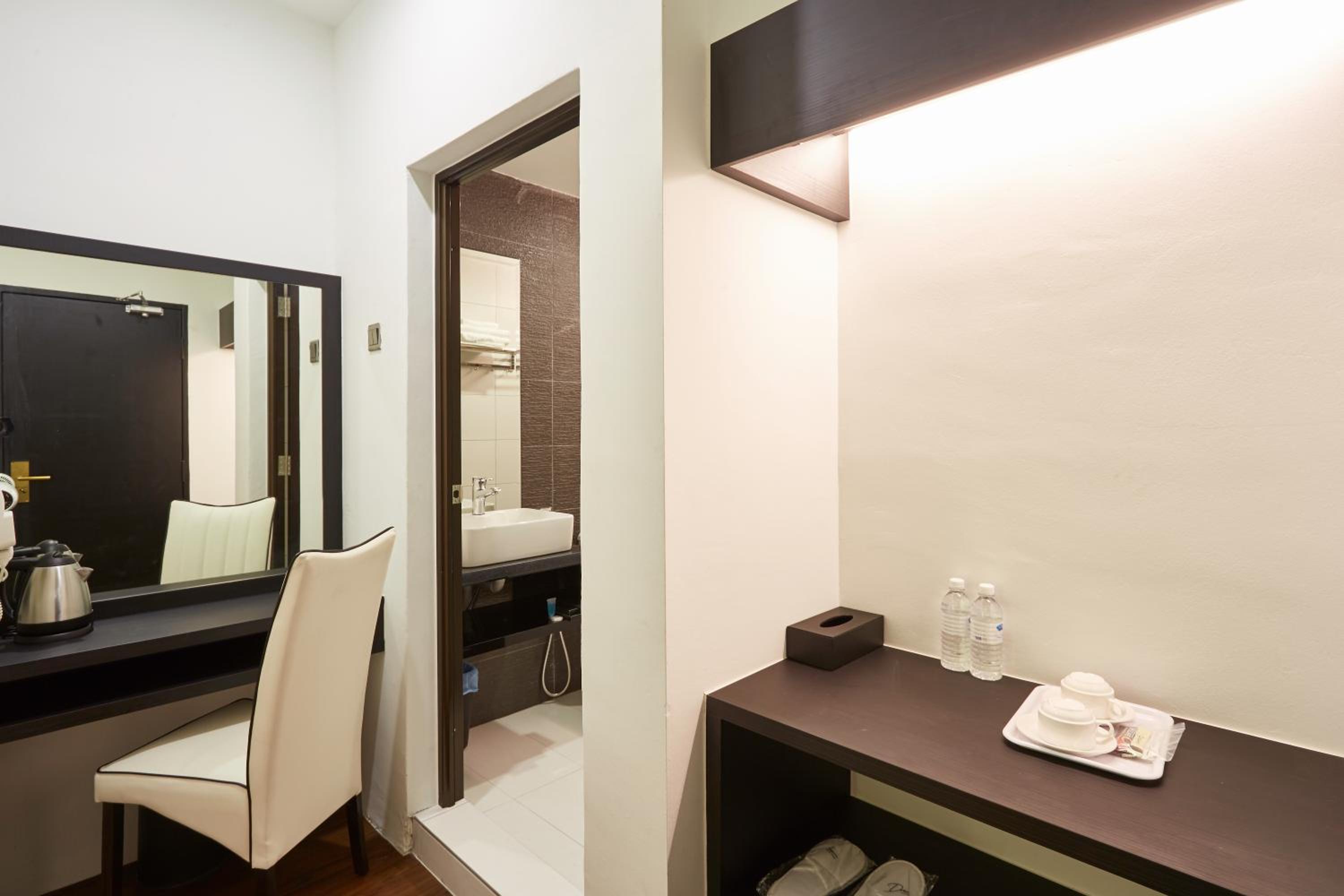 Deluxe Twin Room photo 3