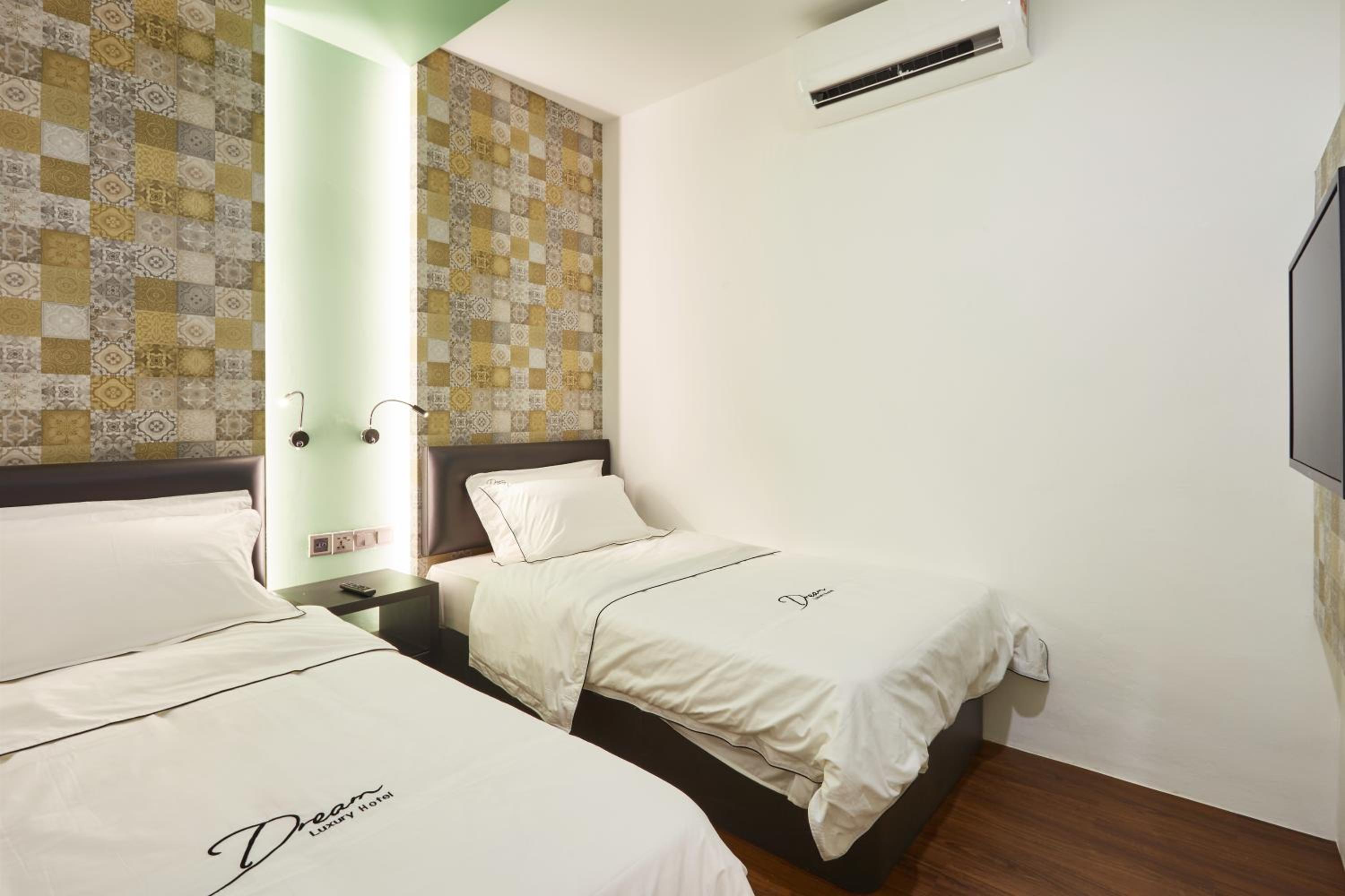 Deluxe Twin Room photo 2