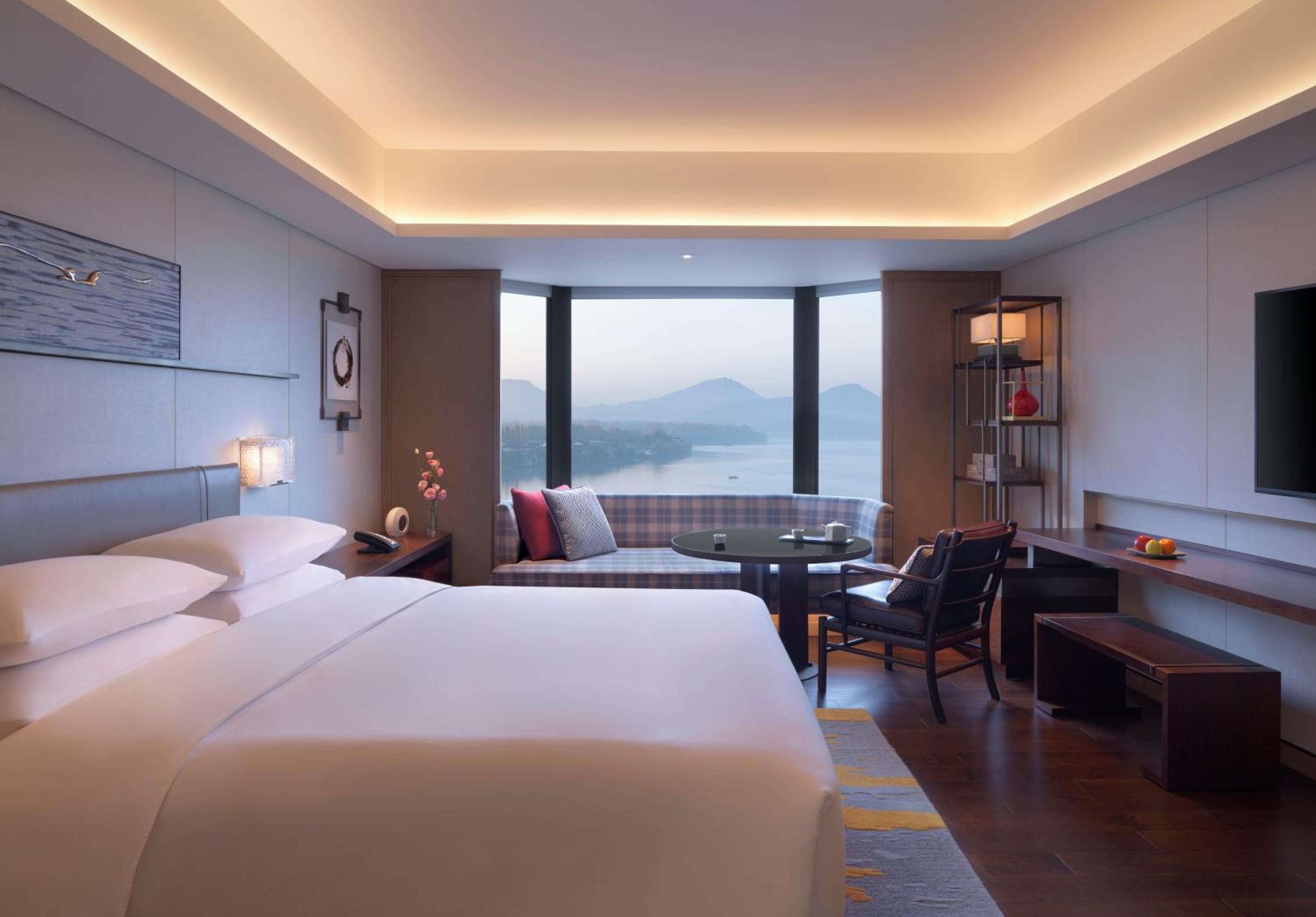 King Room with Lake View - Photo 1