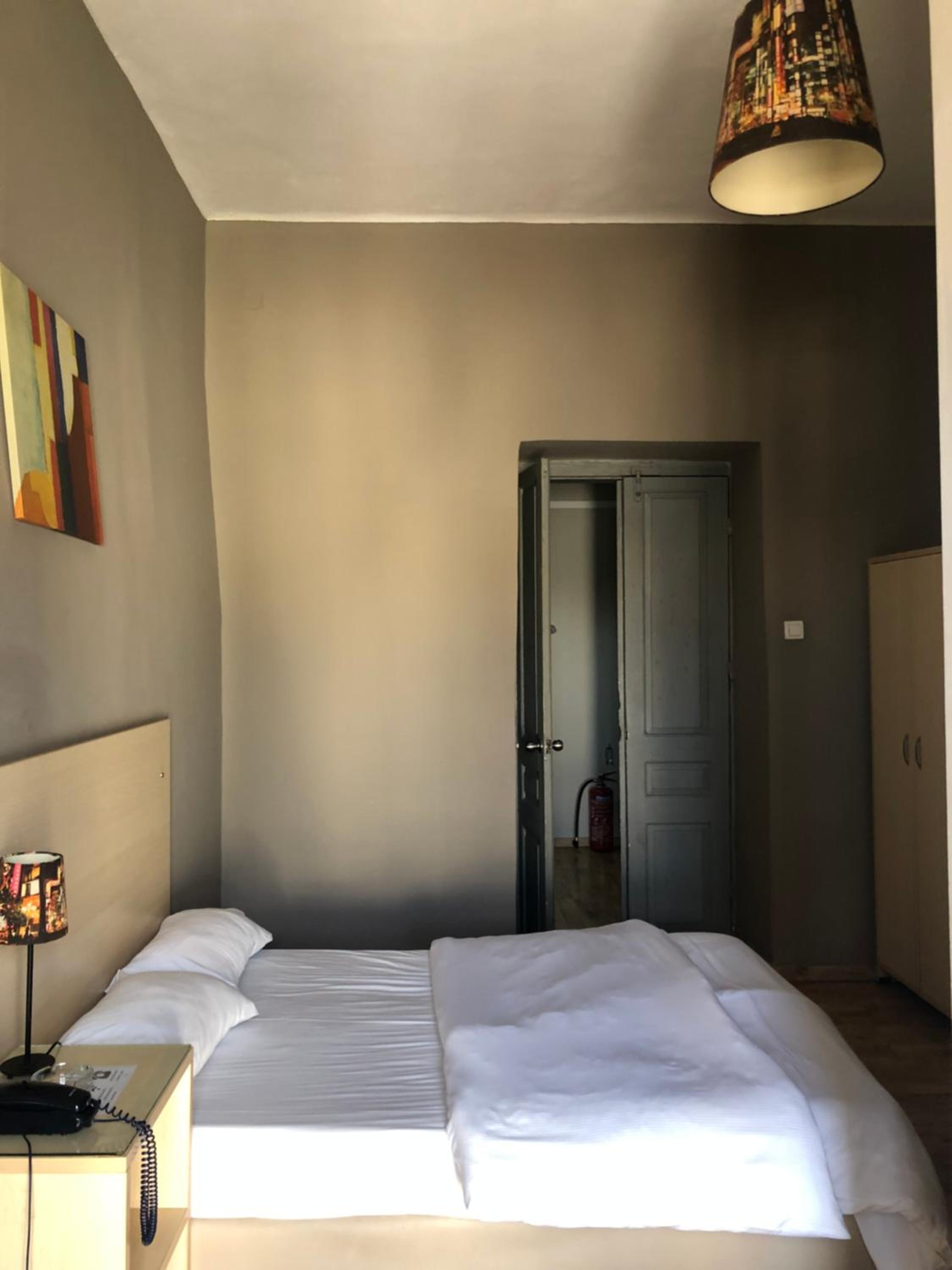 Basic Double Room - Photo 7