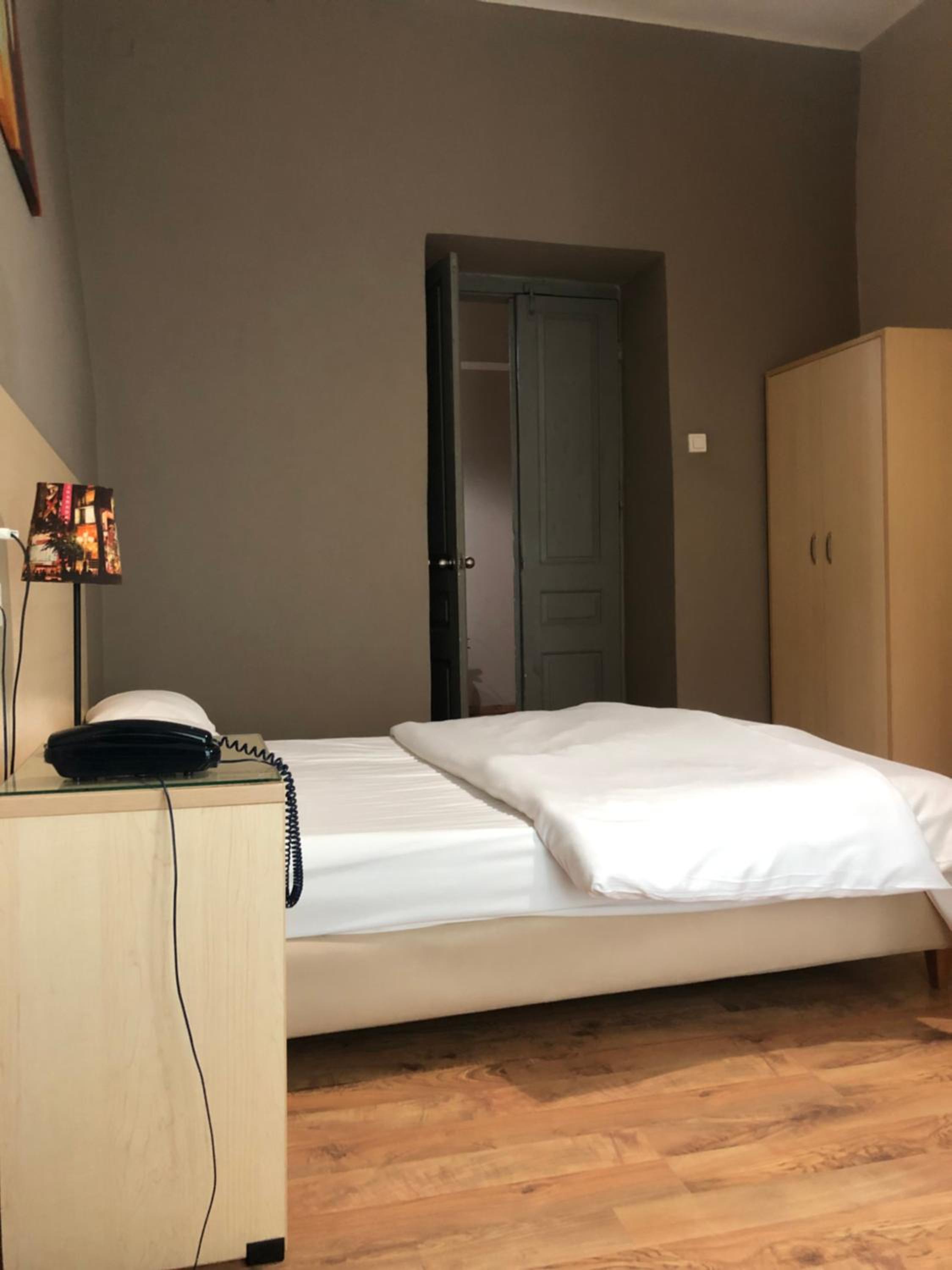 Basic Double Room - Photo 6