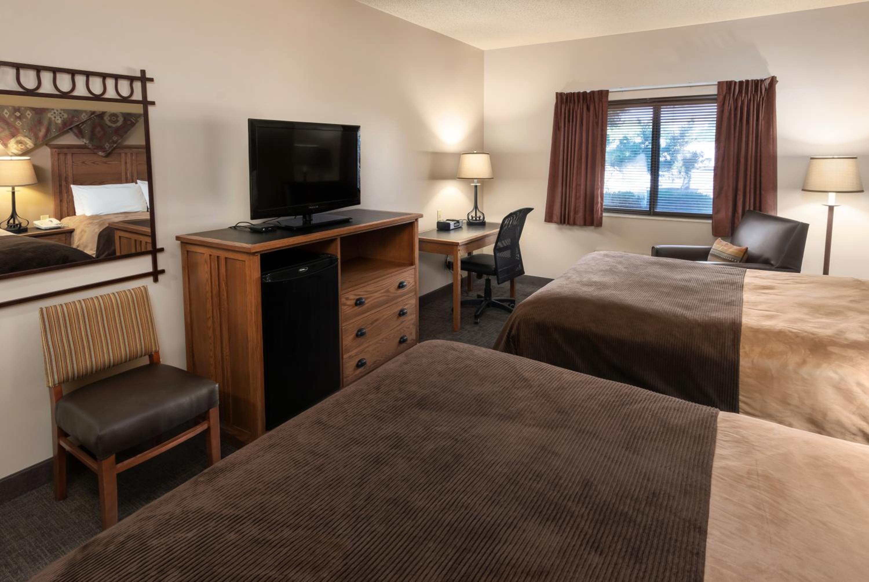 Queen Room with Two Queen Beds - Atrium View - Photo 1