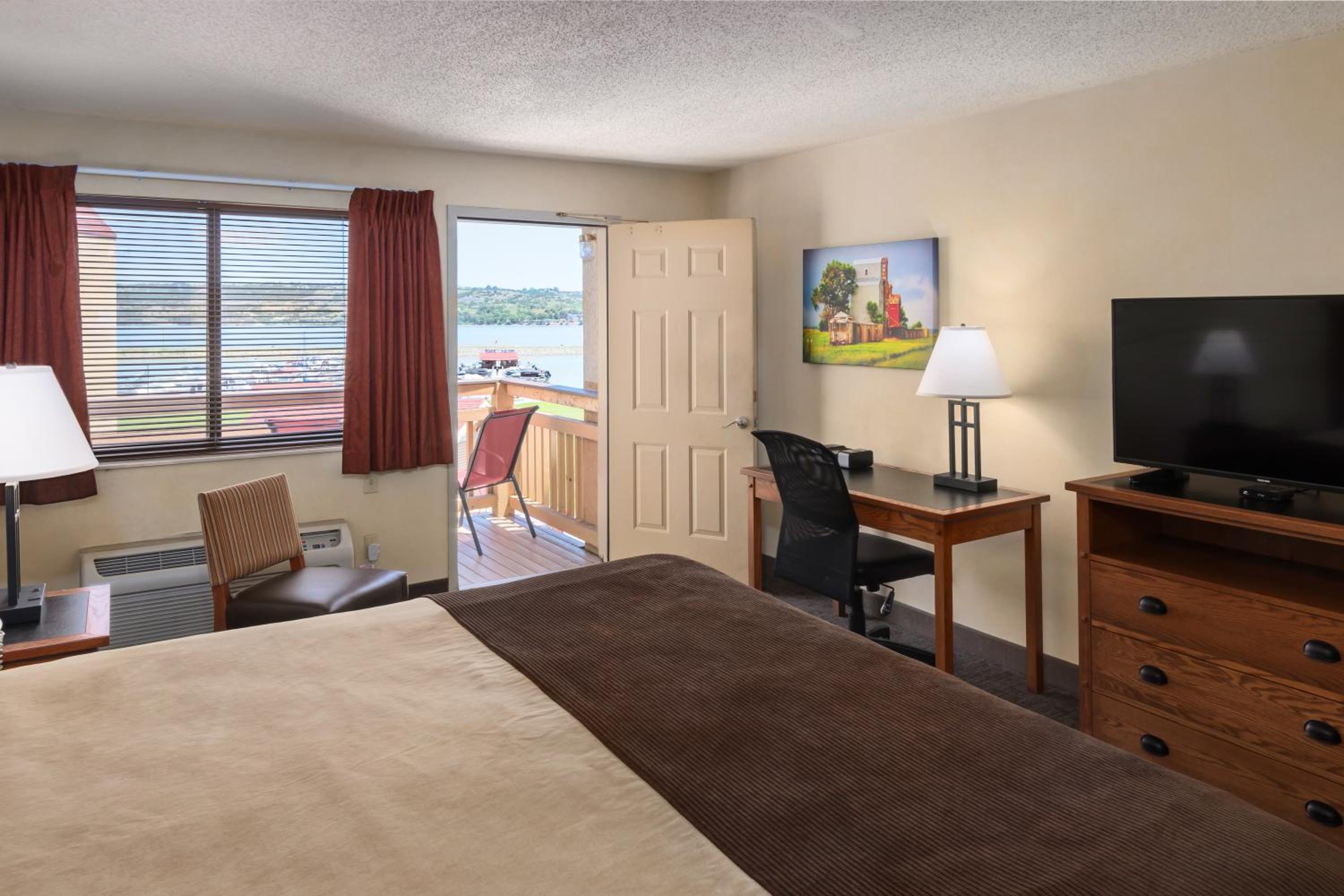 King Room Riverside - Lower Level - Photo 1