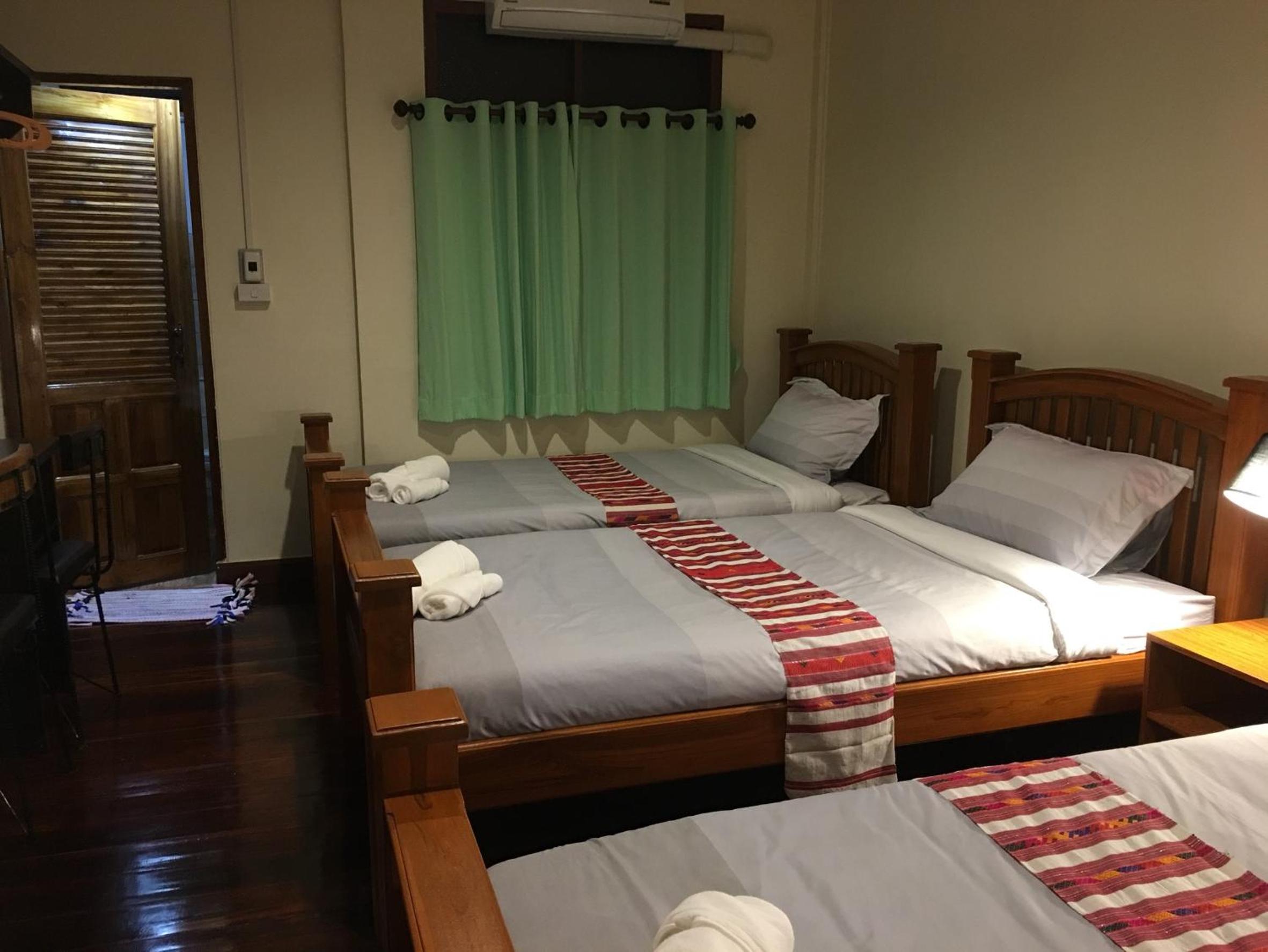 Economy Triple Room - Photo 3