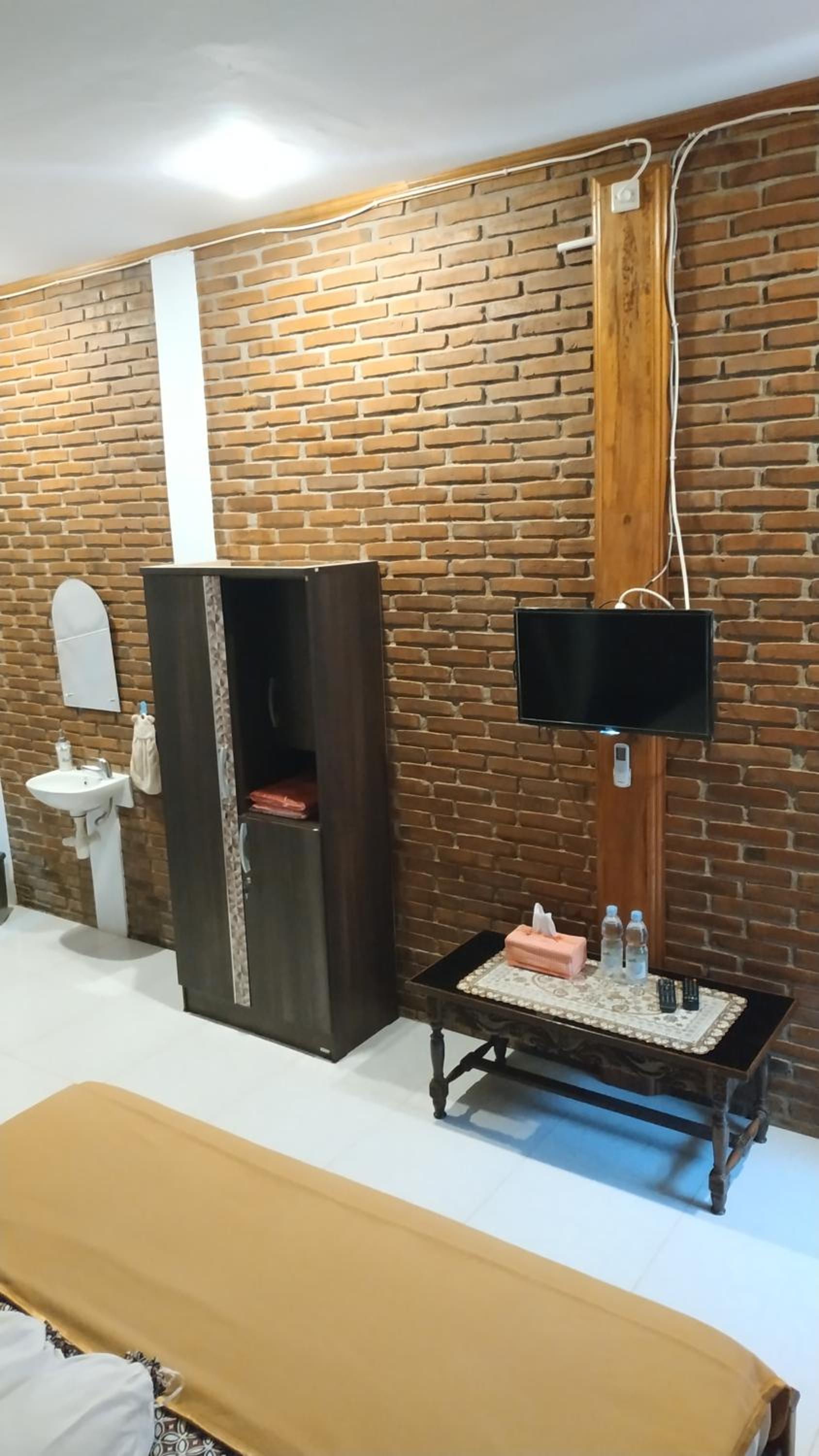 Deluxe King Room - Photo 11