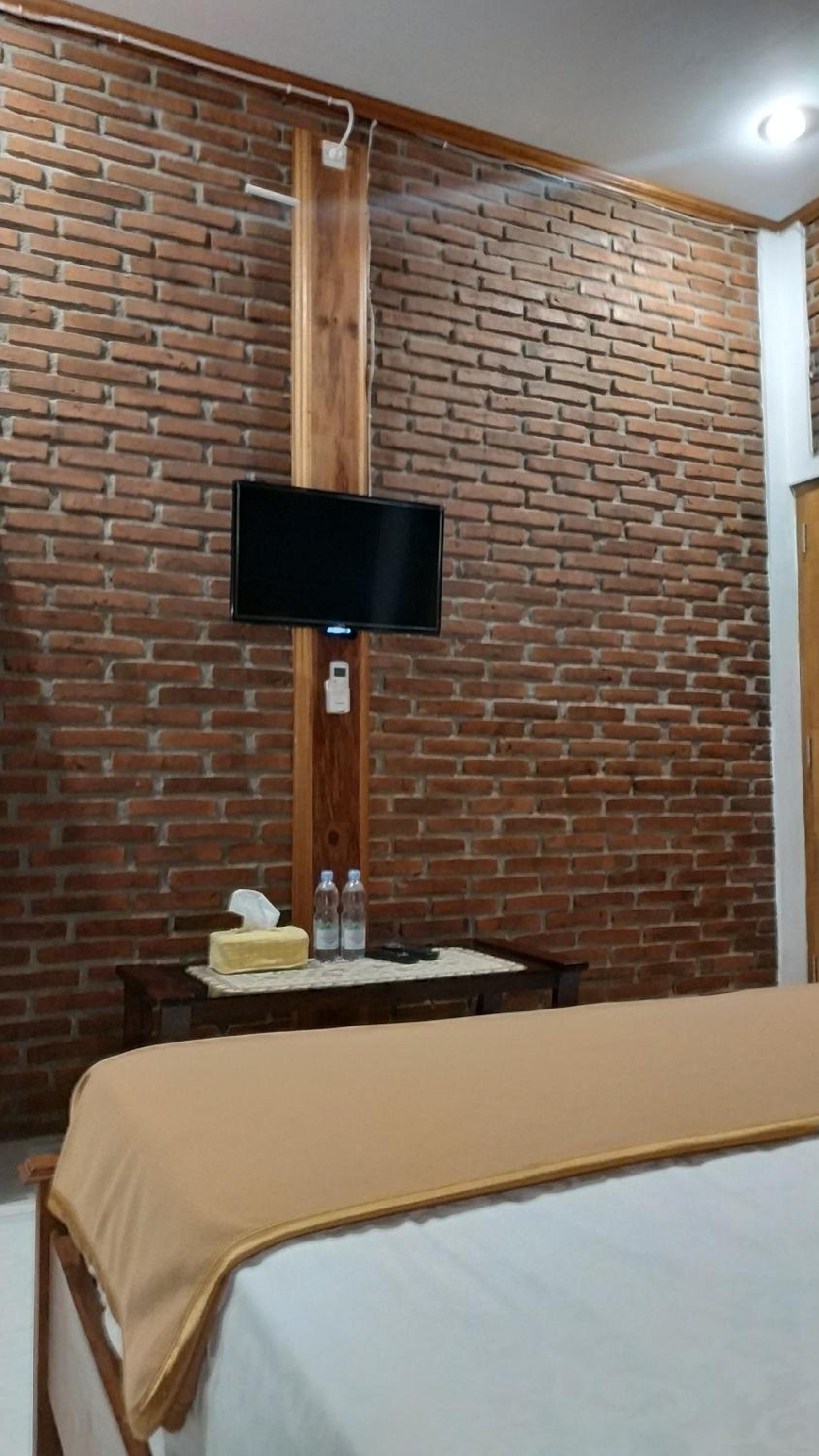 Deluxe King Room - Photo 10