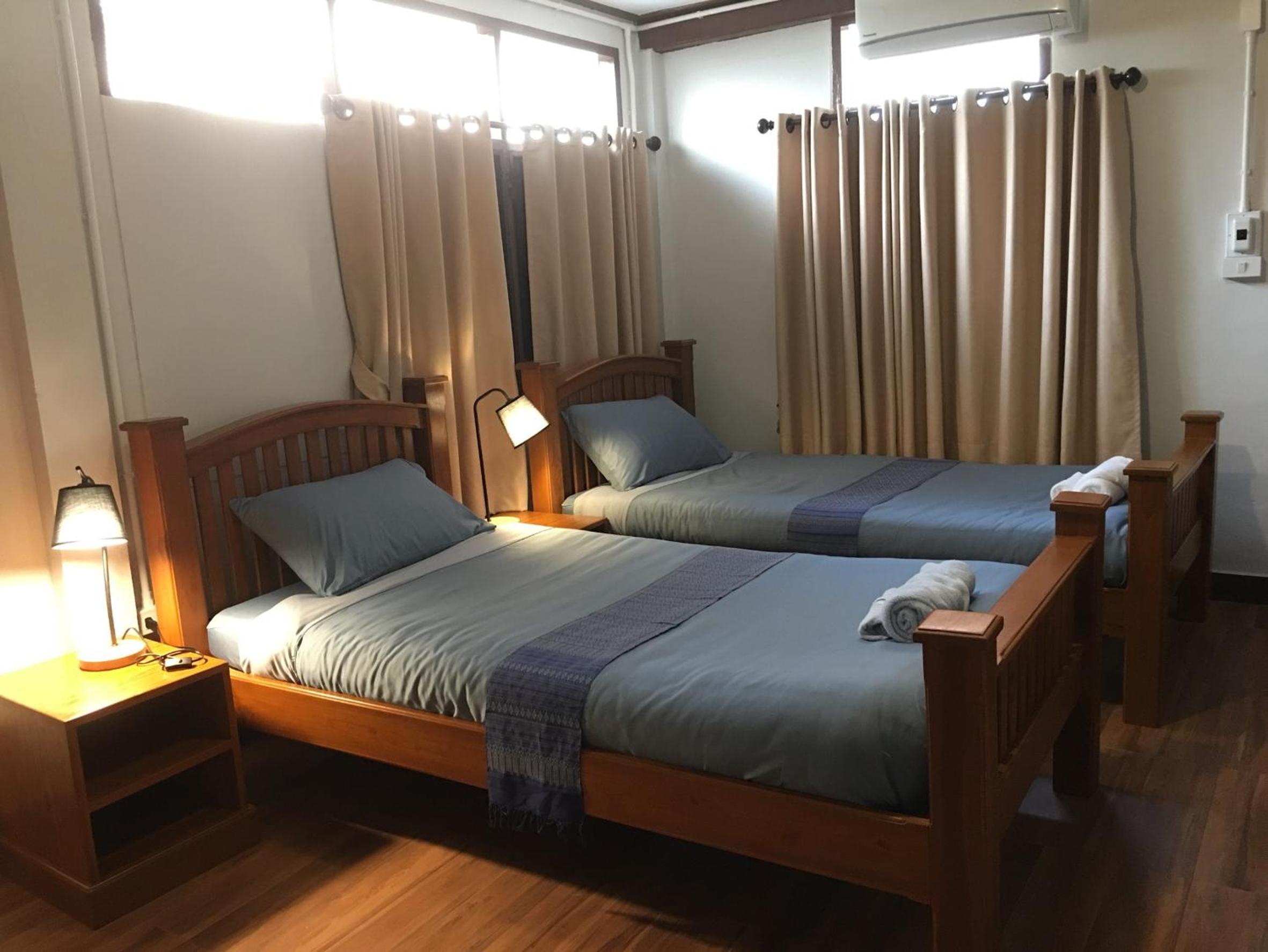 Economy Twin Room - Photo 13