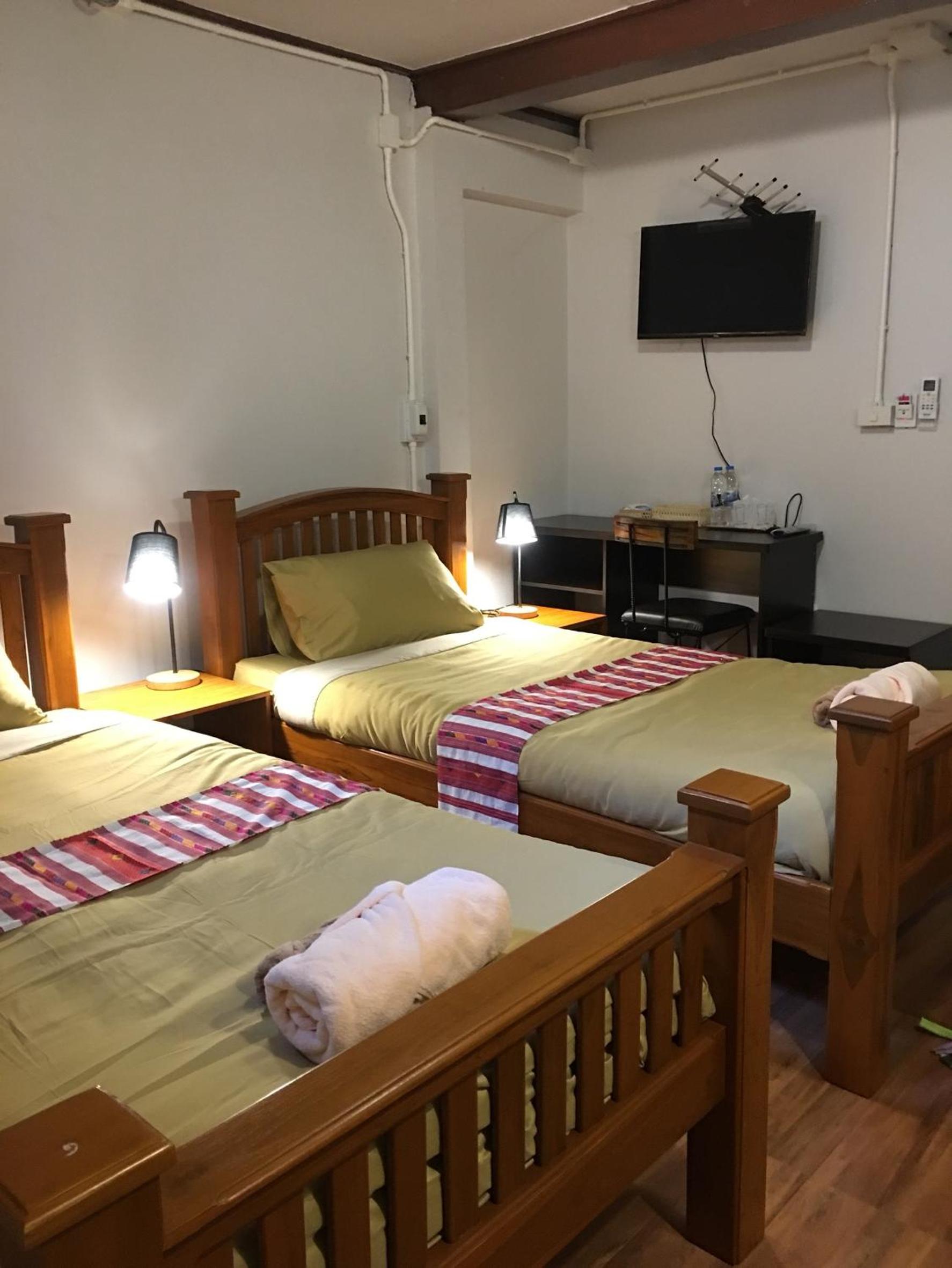 Economy Twin Room - Photo 2