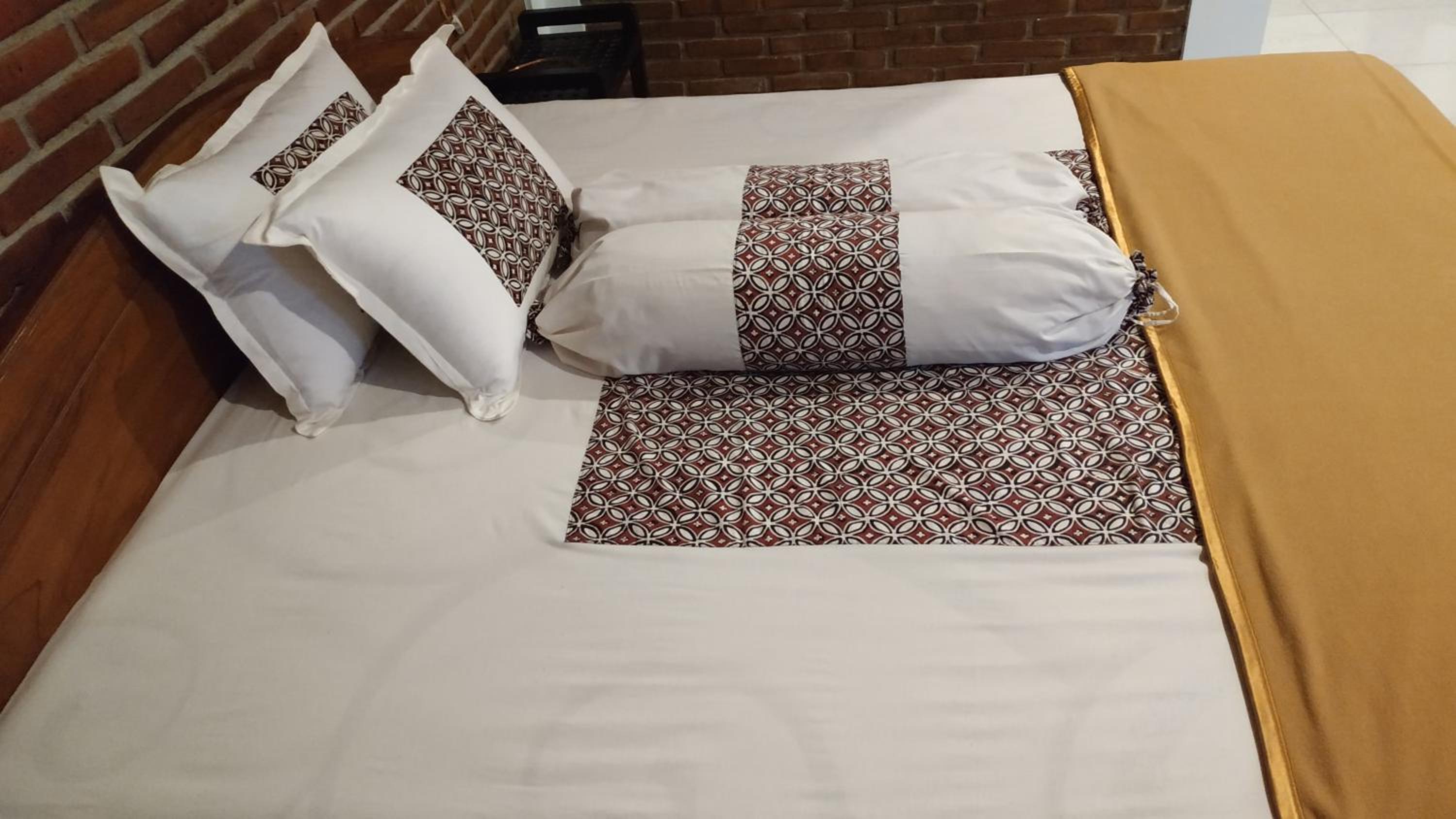 Deluxe King Room - Photo 14