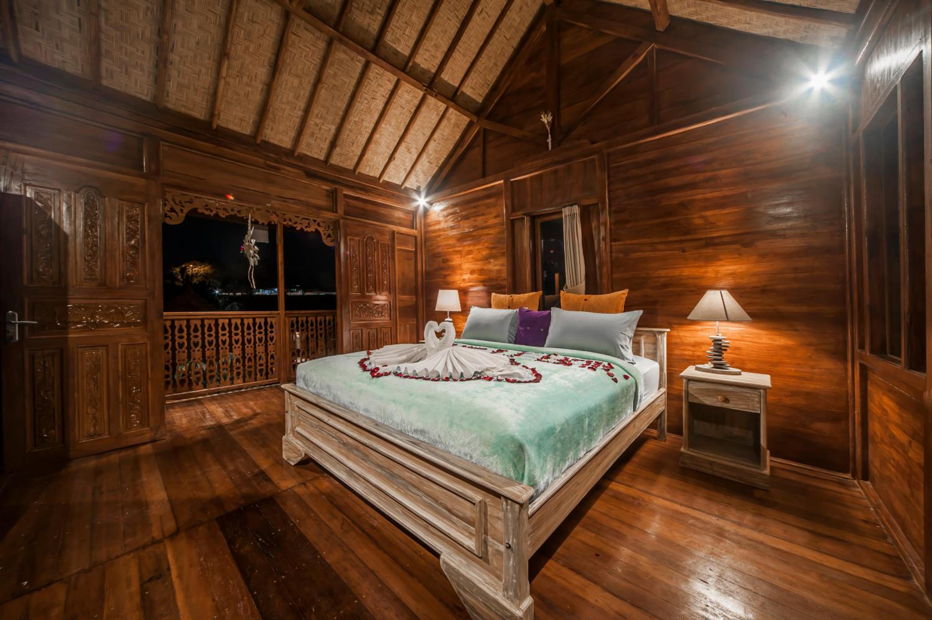Deluxe Double Room with Bath - Photo 15