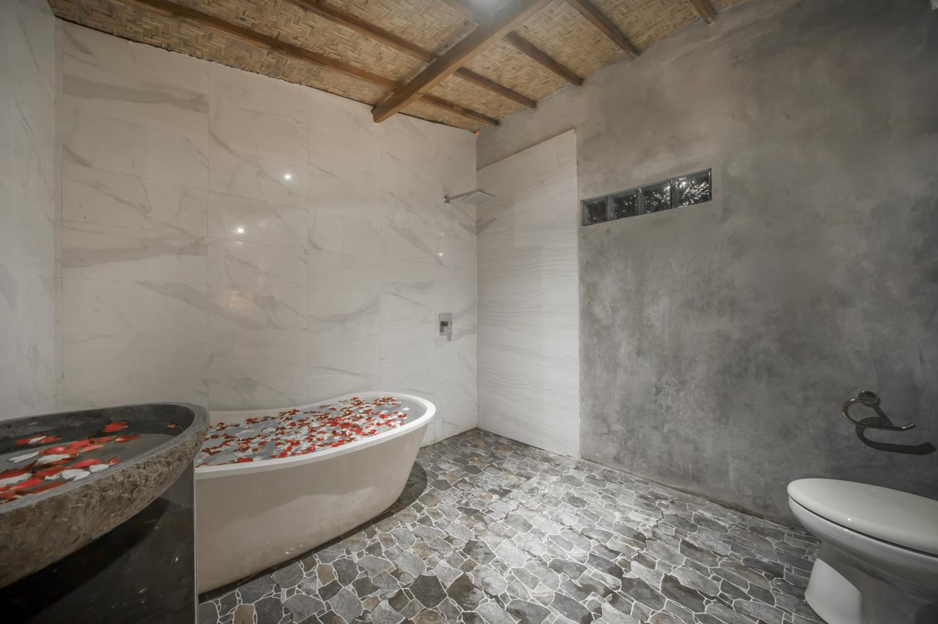 Double Room with Pool View - Photo 4
