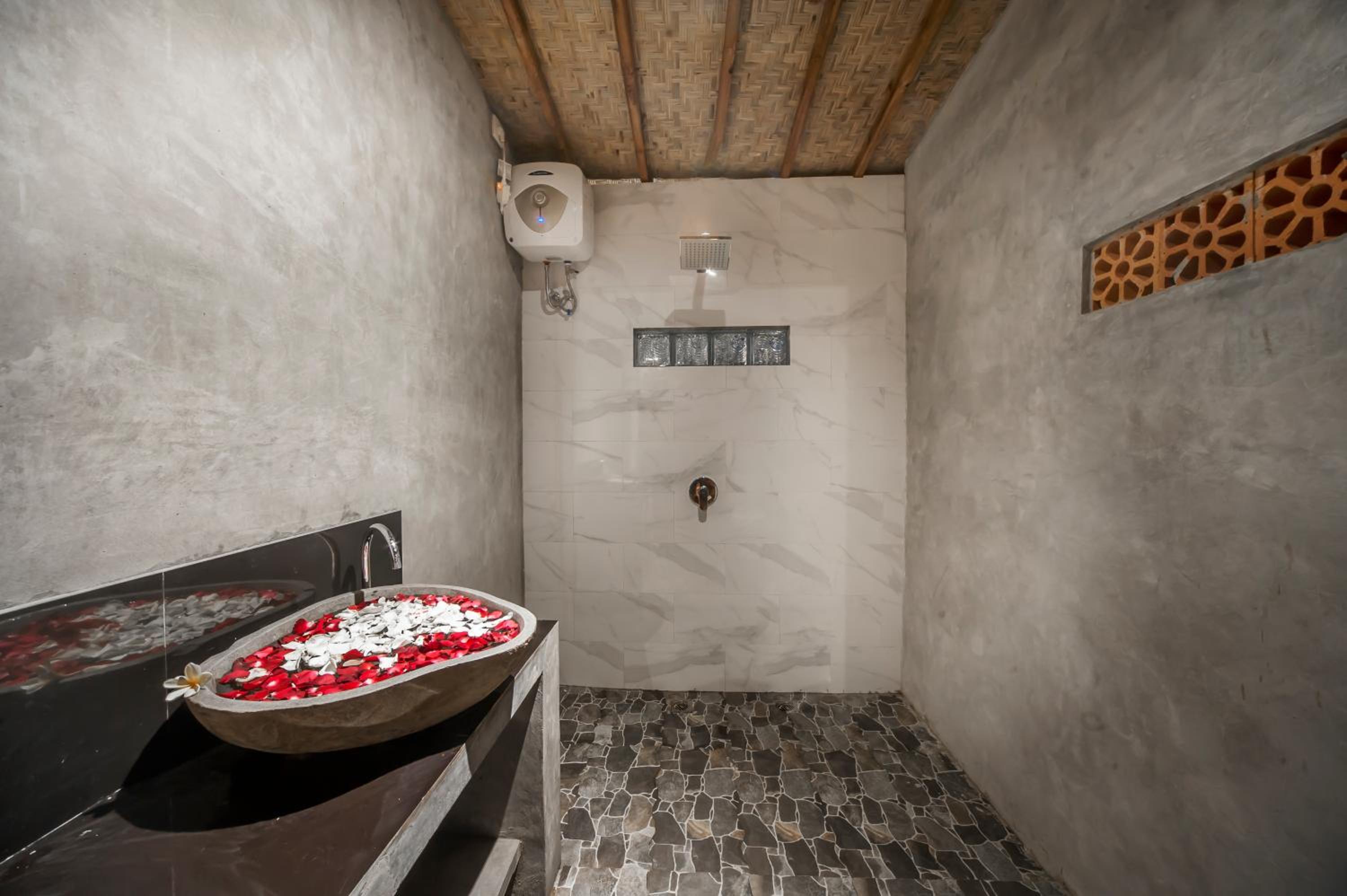 Double Room with Patio - Photo 12