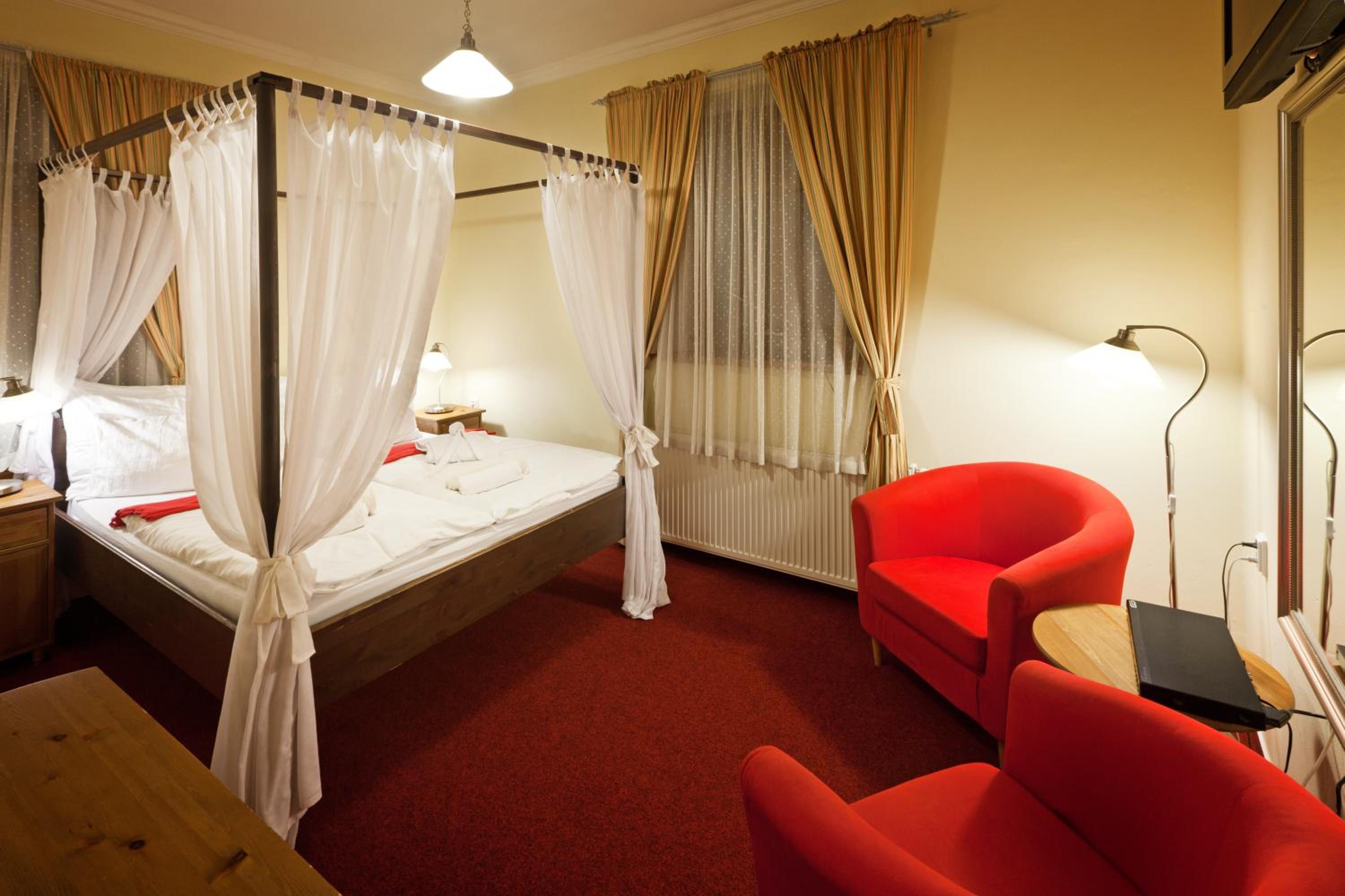 Deluxe Double Room with Whirlpool photo 2