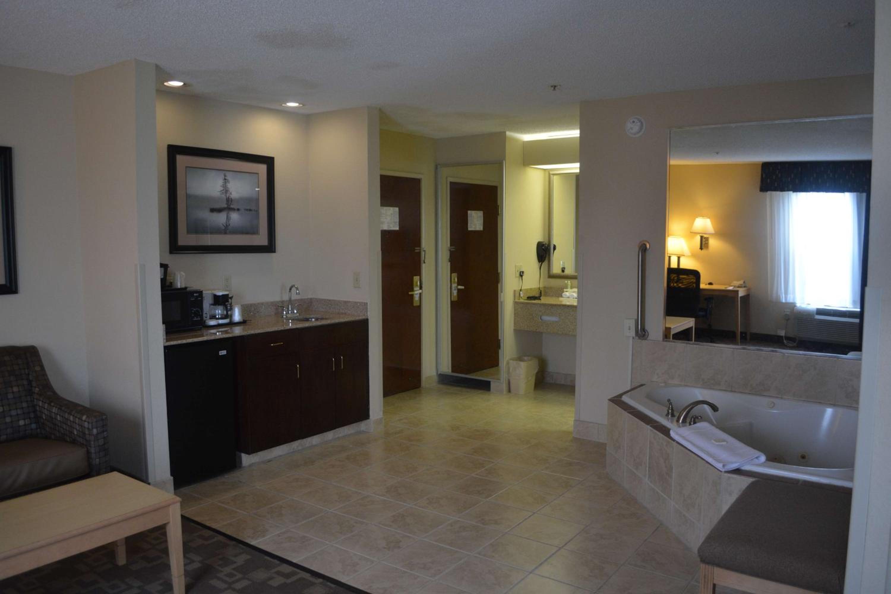 King Suite with Sofa Bed and Spa Bath - Photo 1