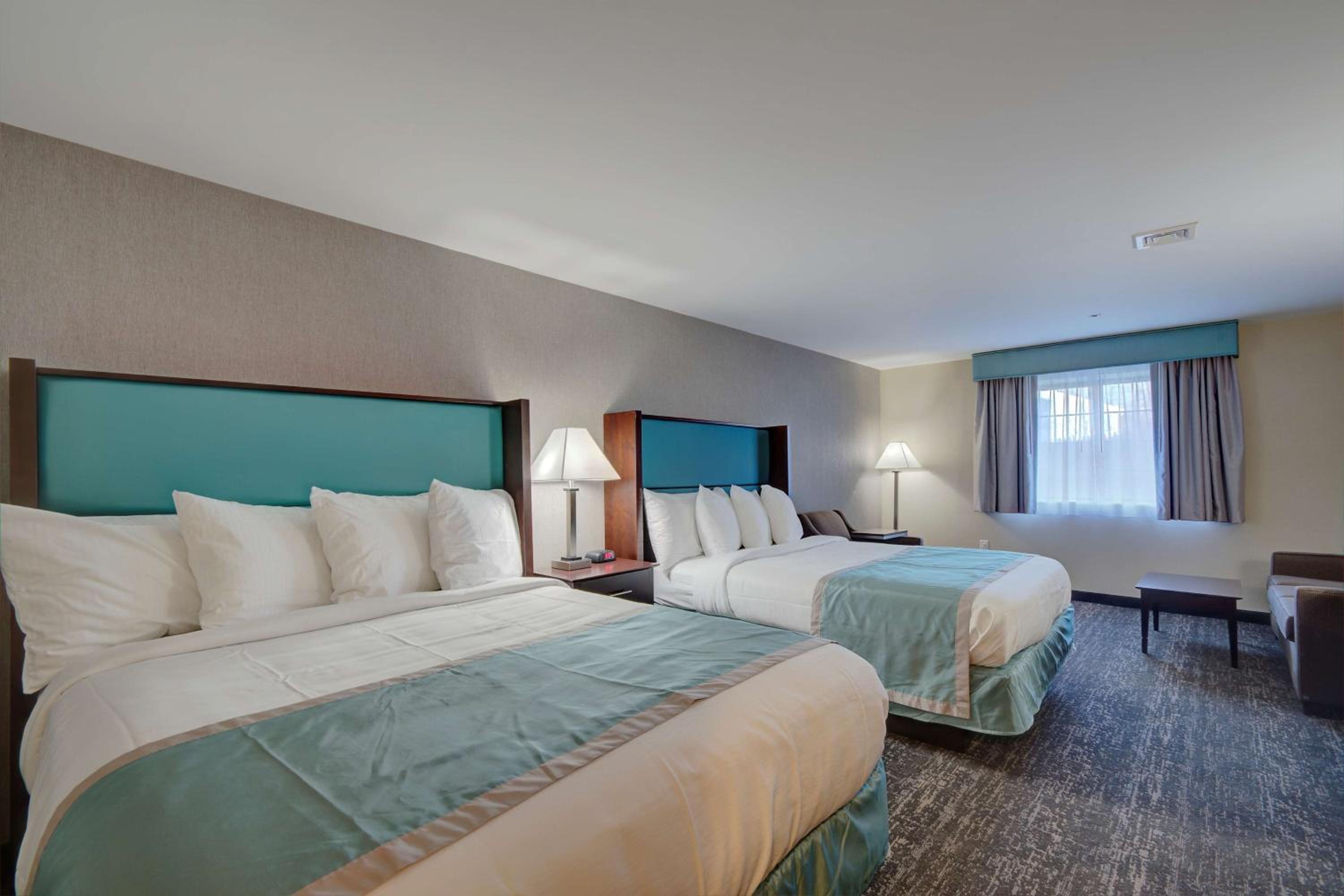 Queen Room with Two Queen Beds and Sofa Bed - Non-Smoking photo 1