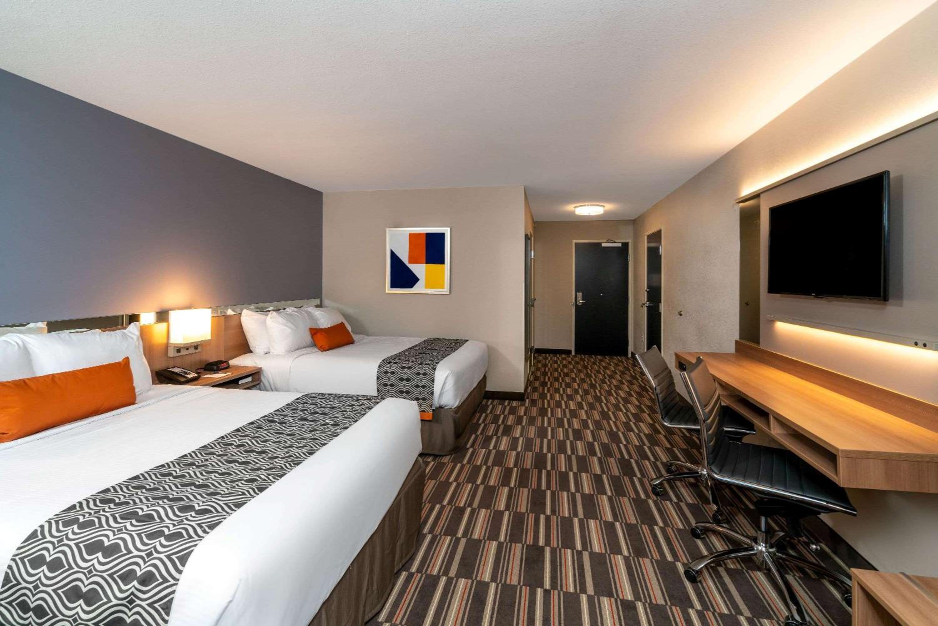 Queen Room with Two Queen Beds - Mobility Access/Non-Smoking - Photo 1
