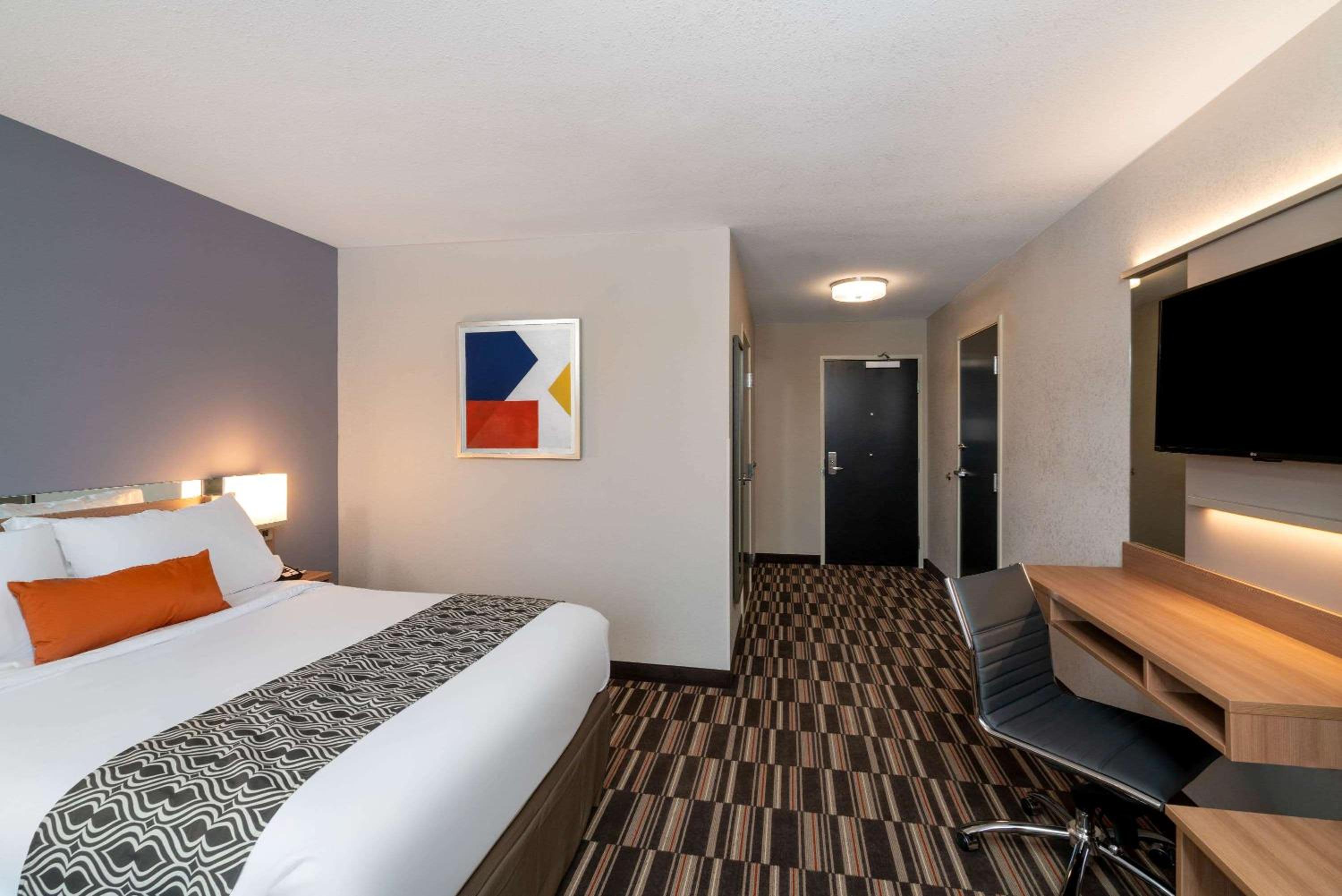 Queen Room - Mobility Access/Non-Smoking - Photo 1