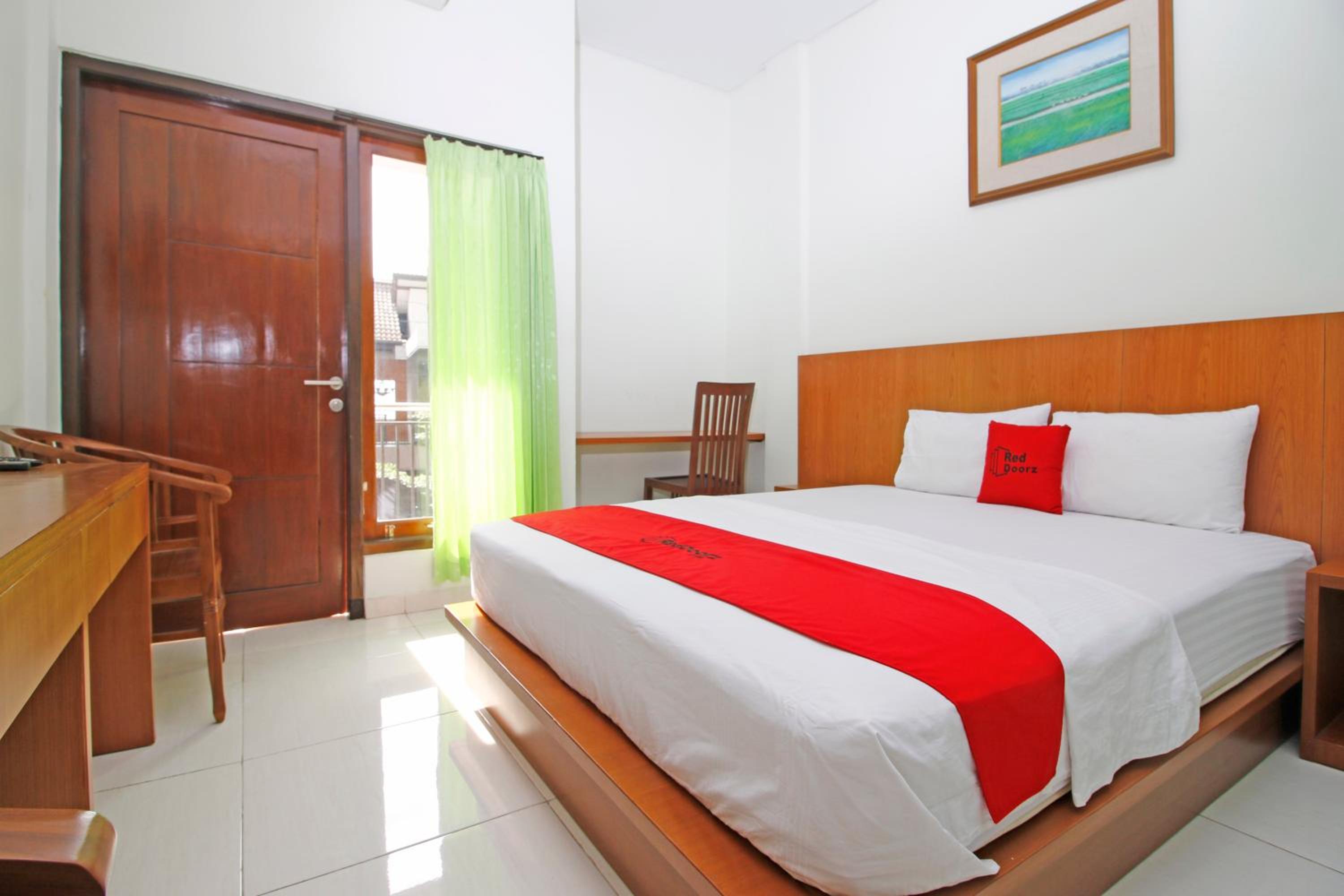 RedDoorz Double Room