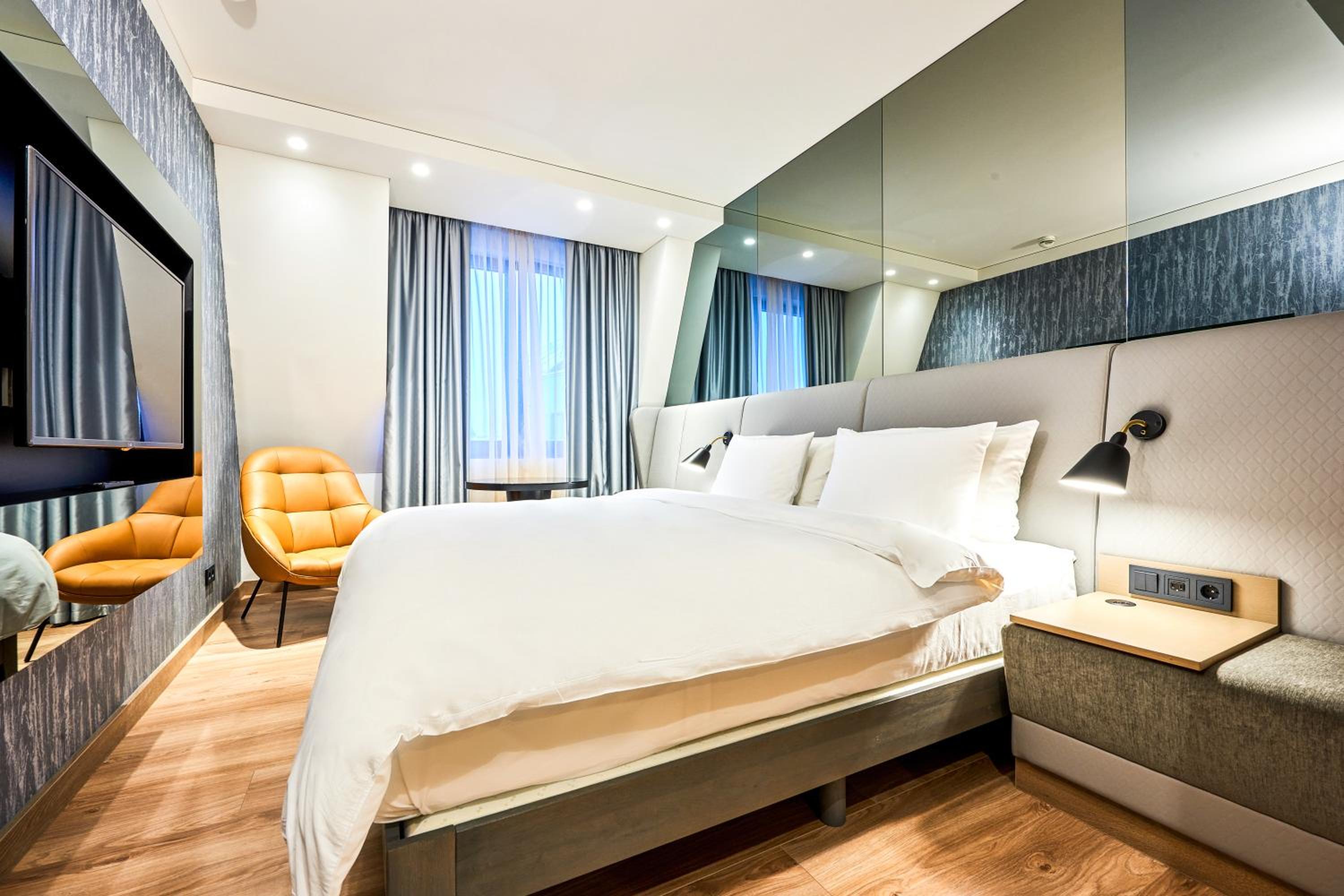 Suite - Photo 2