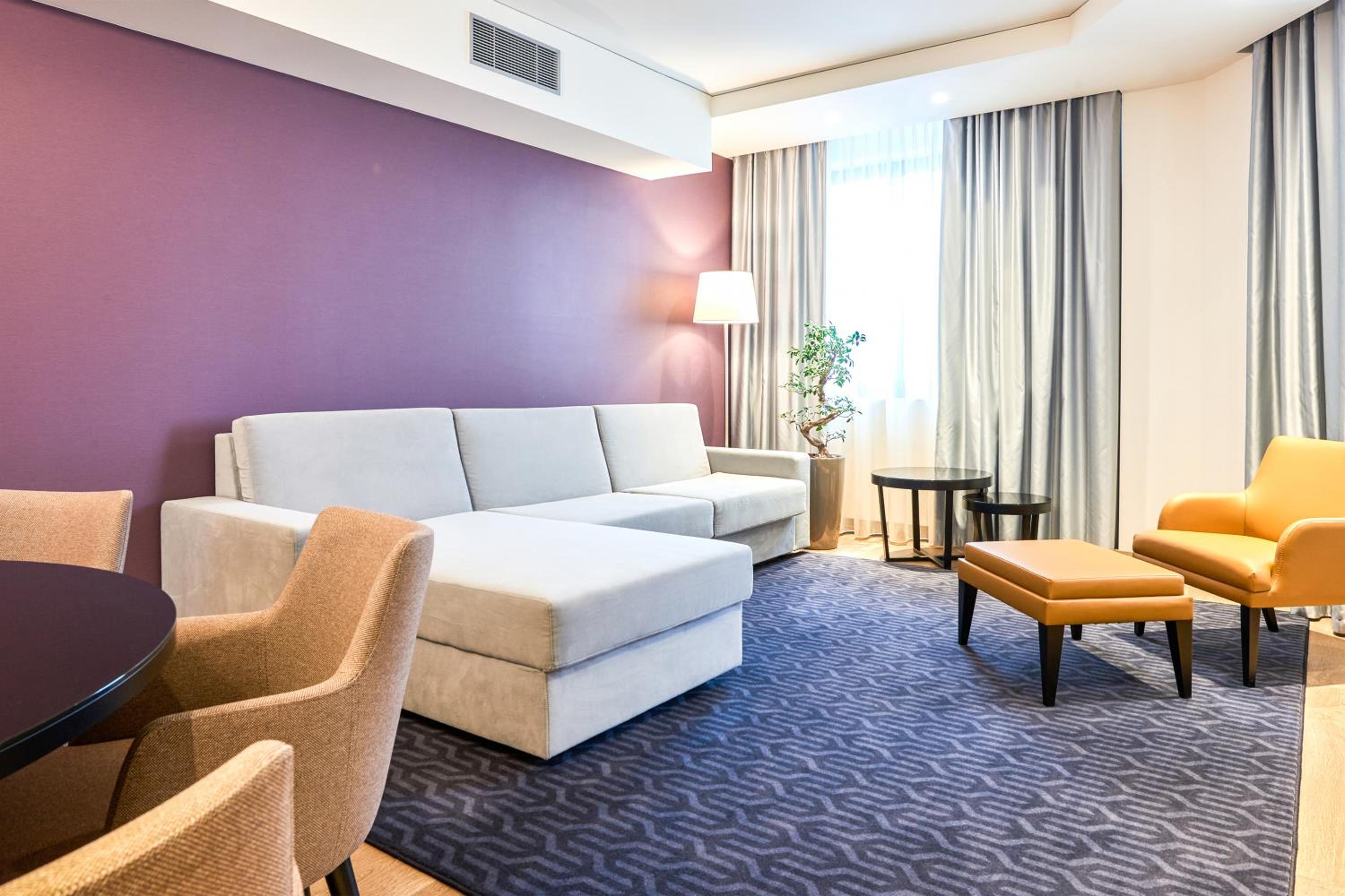 Suite - Photo 4
